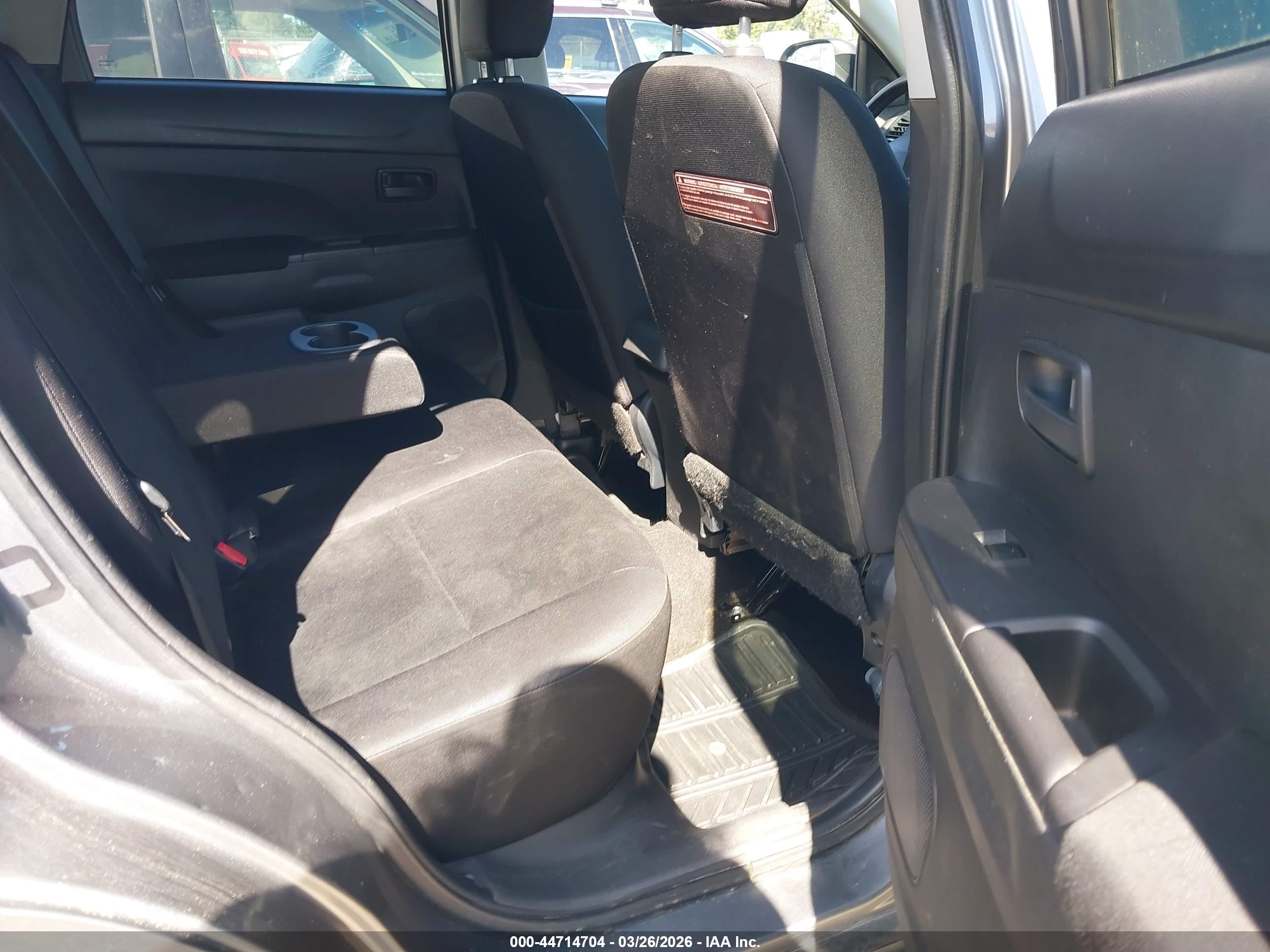 MITSUBISHI OUTLANDER image 8