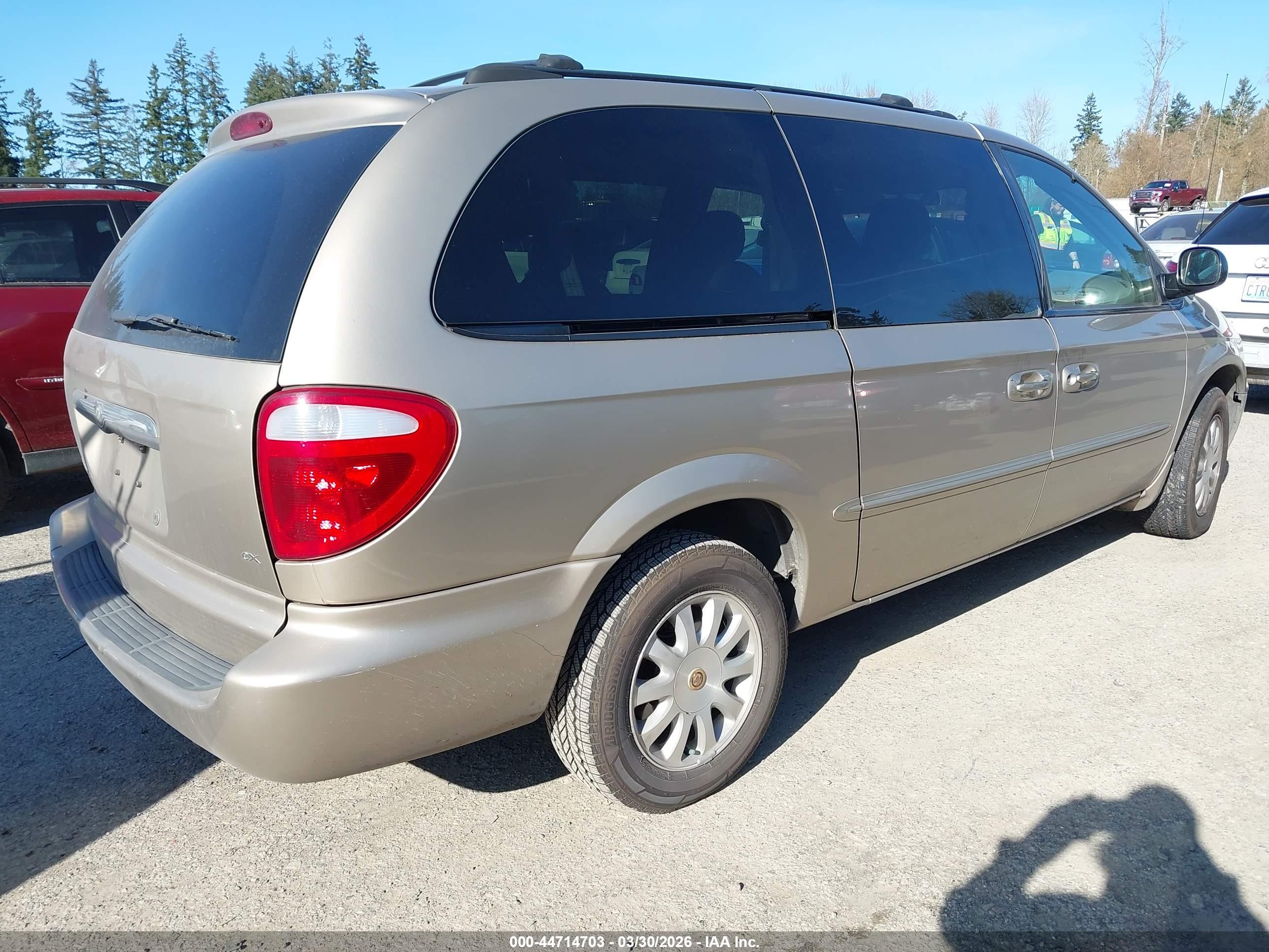 CHRYSLER TOWN image 4