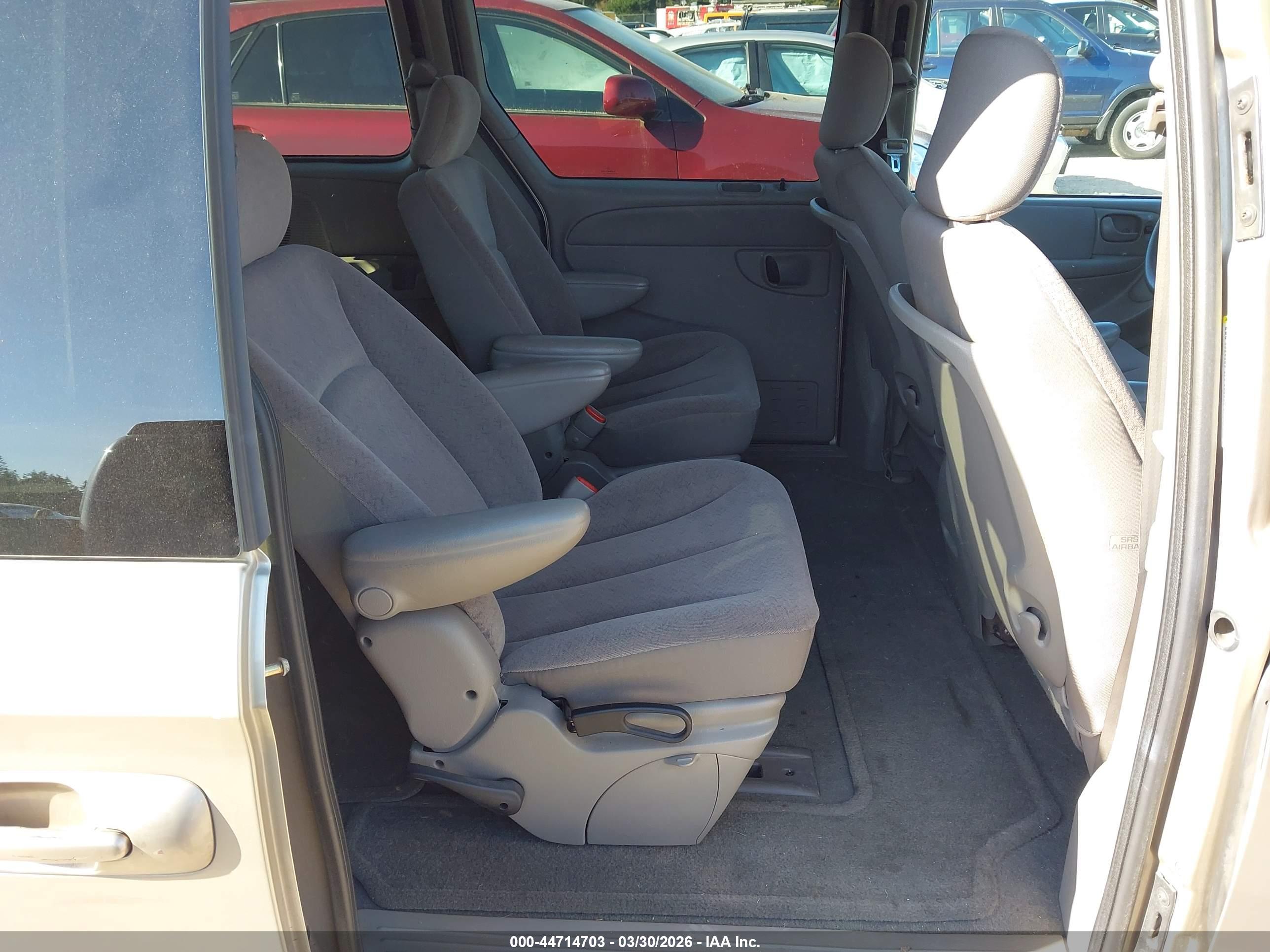 CHRYSLER TOWN image 8