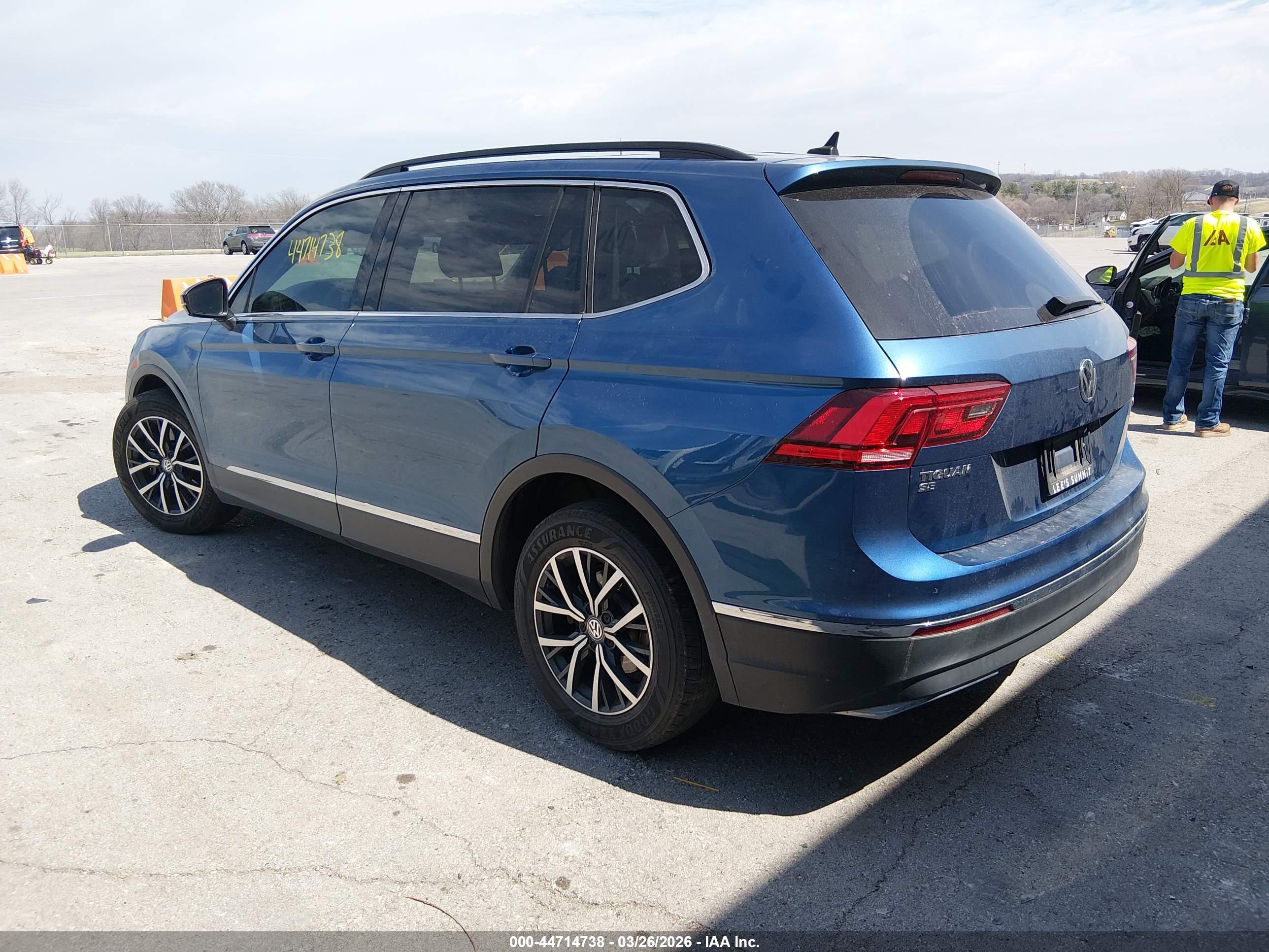 VOLKSWAGEN TIGUAN image 3