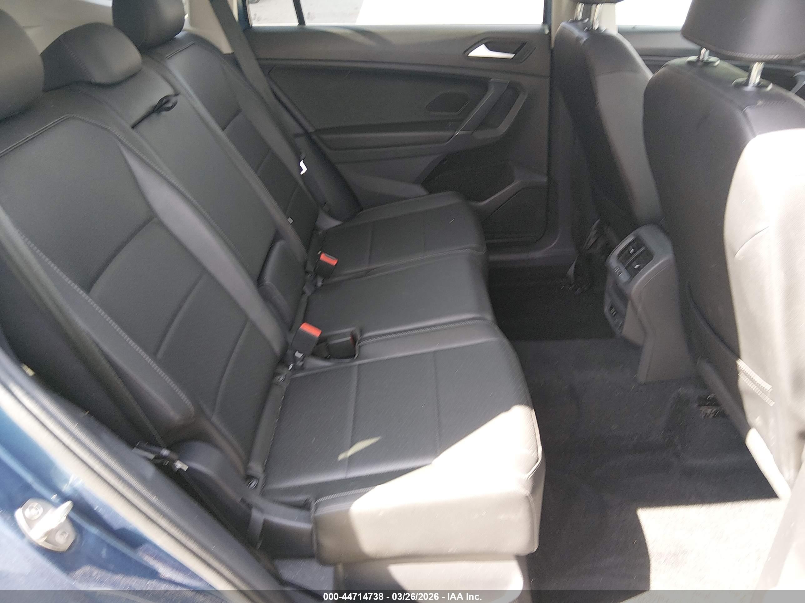 VOLKSWAGEN TIGUAN image 8