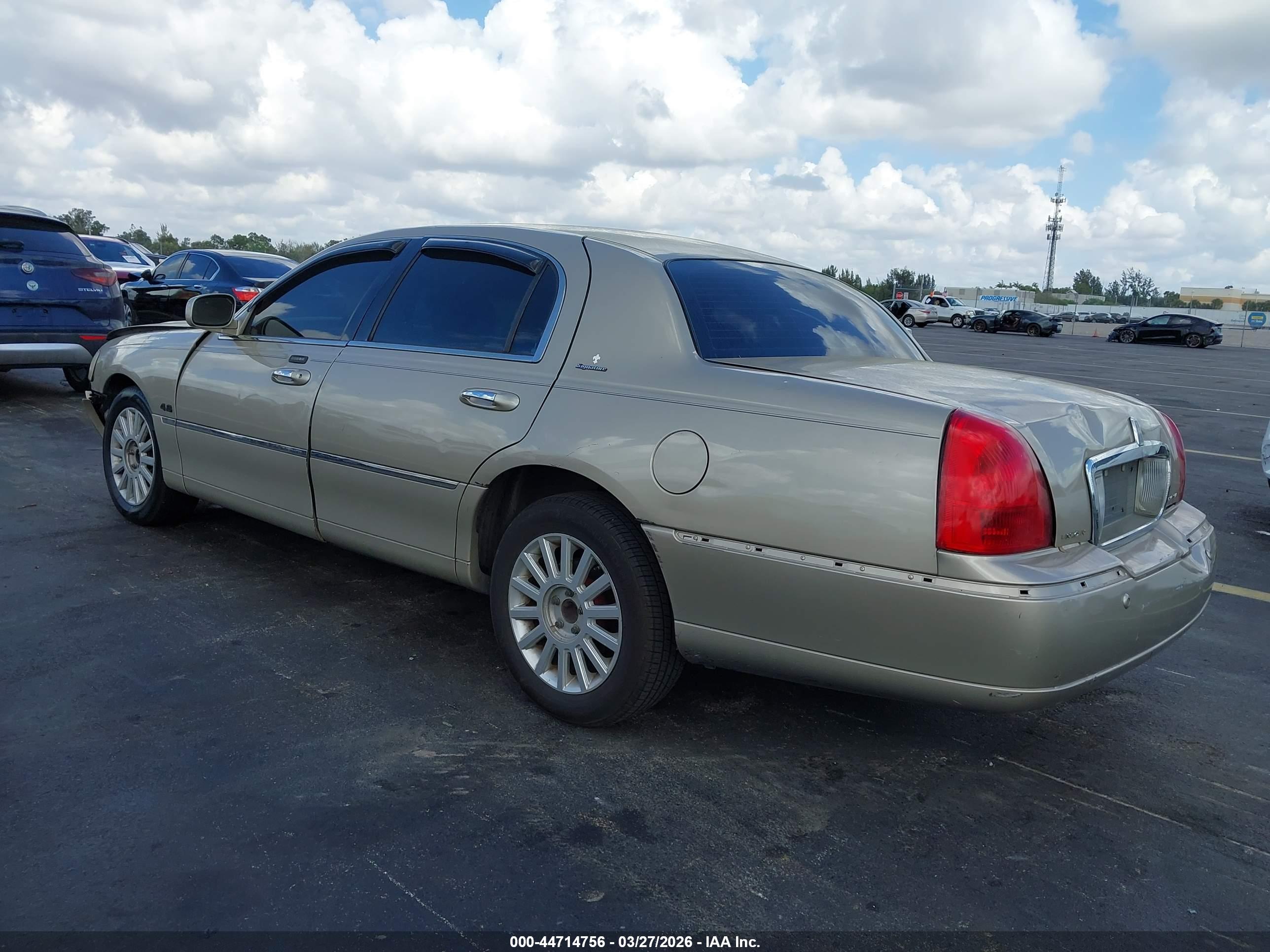 LINCOLN TOWN image 3