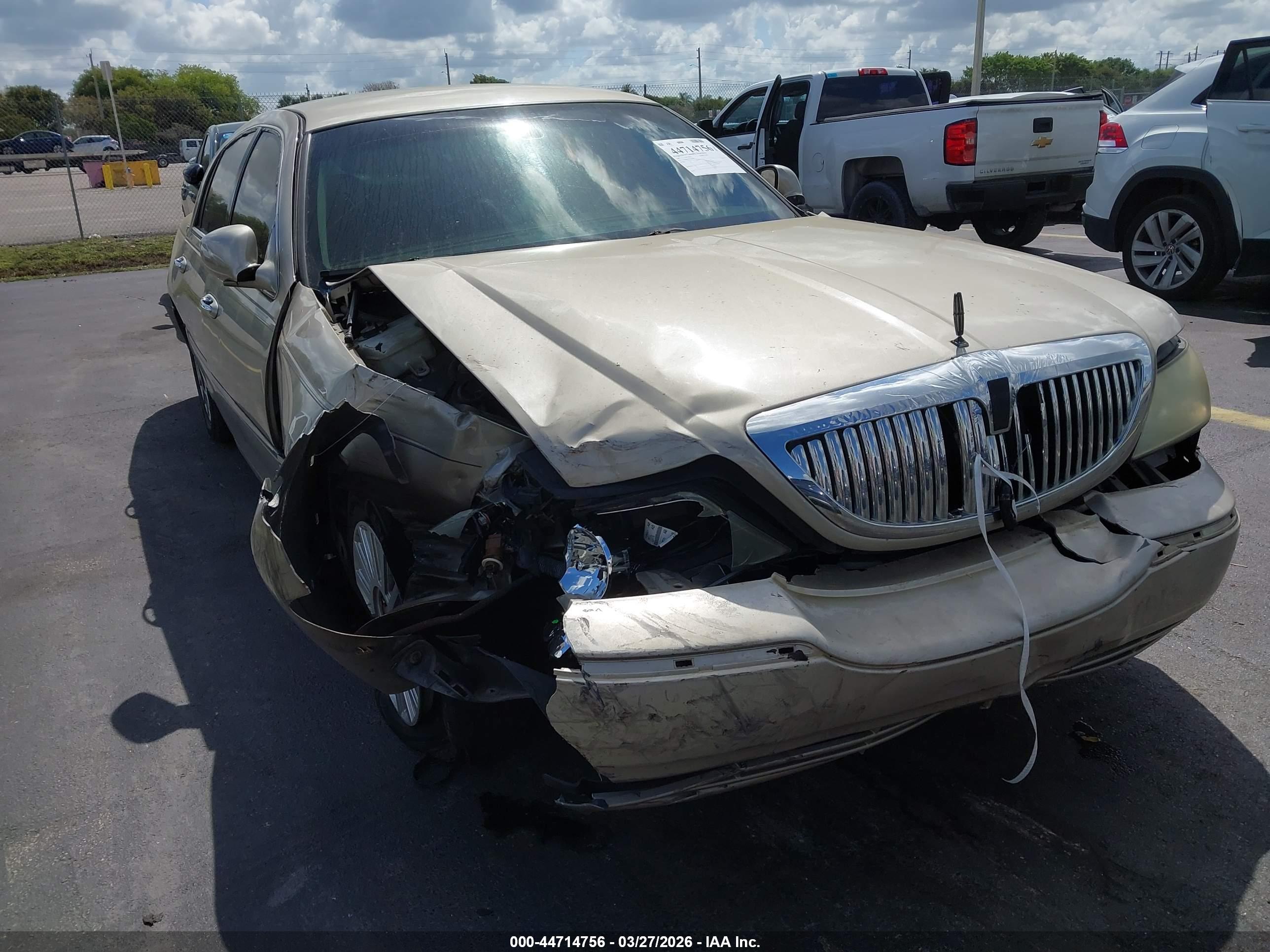 LINCOLN TOWN image 6
