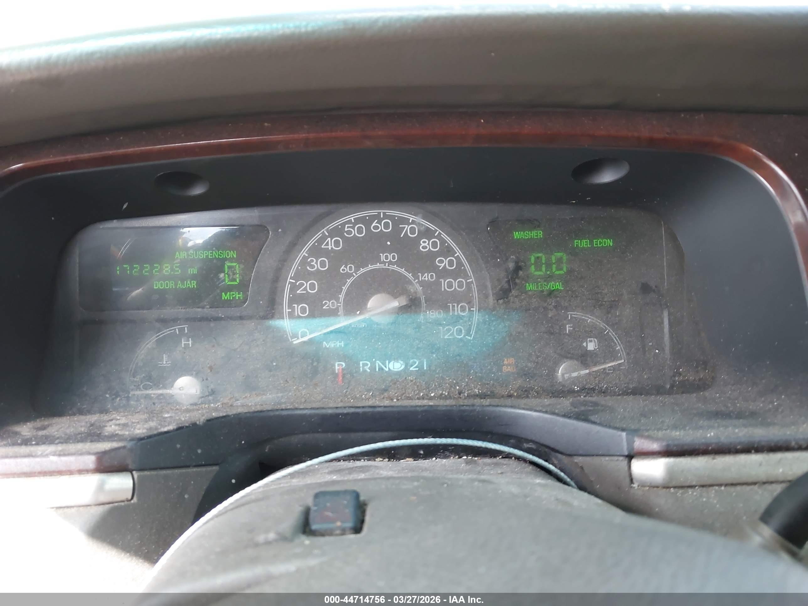 LINCOLN TOWN image 7