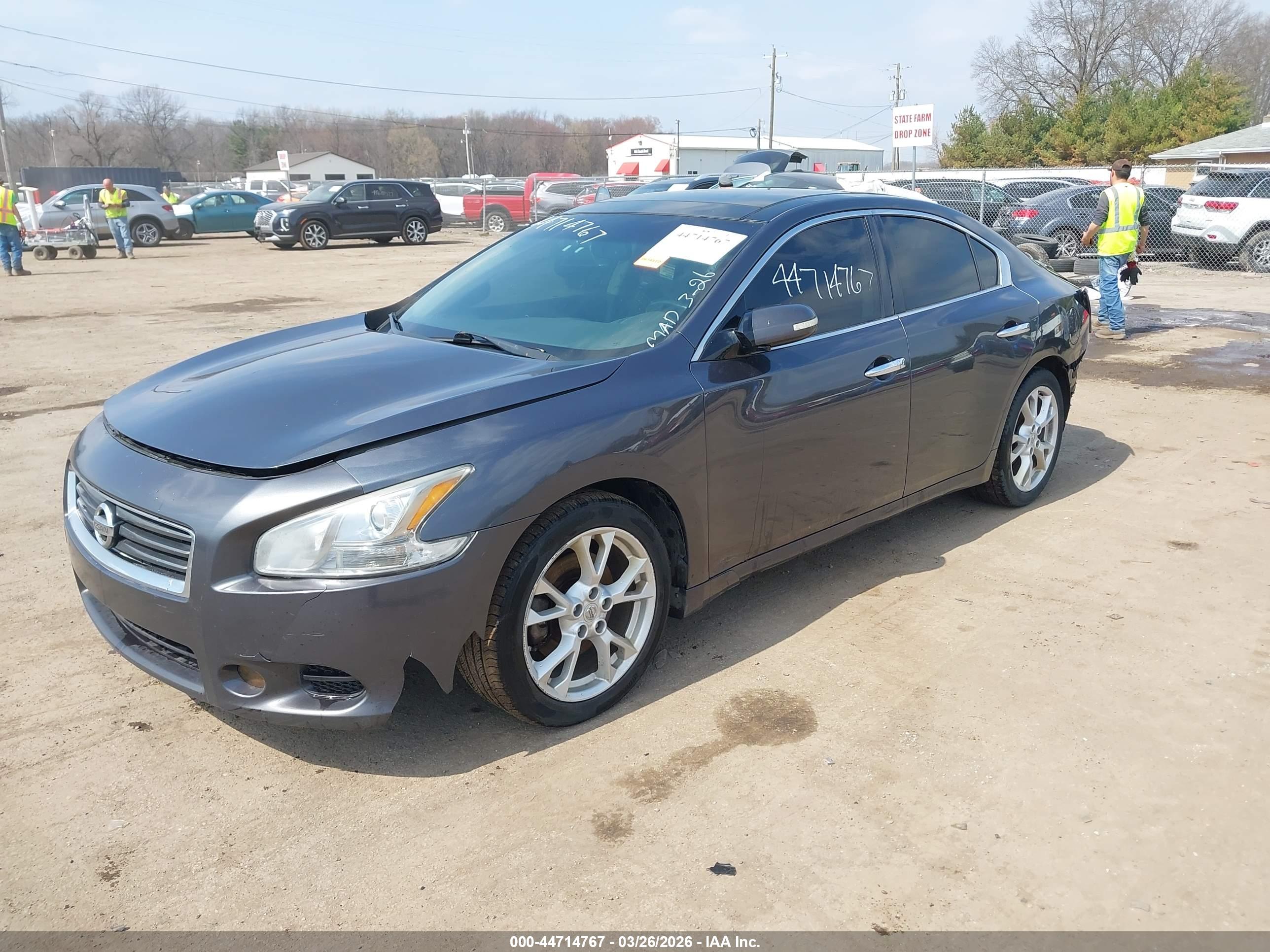 NISSAN MAXIMA image 2