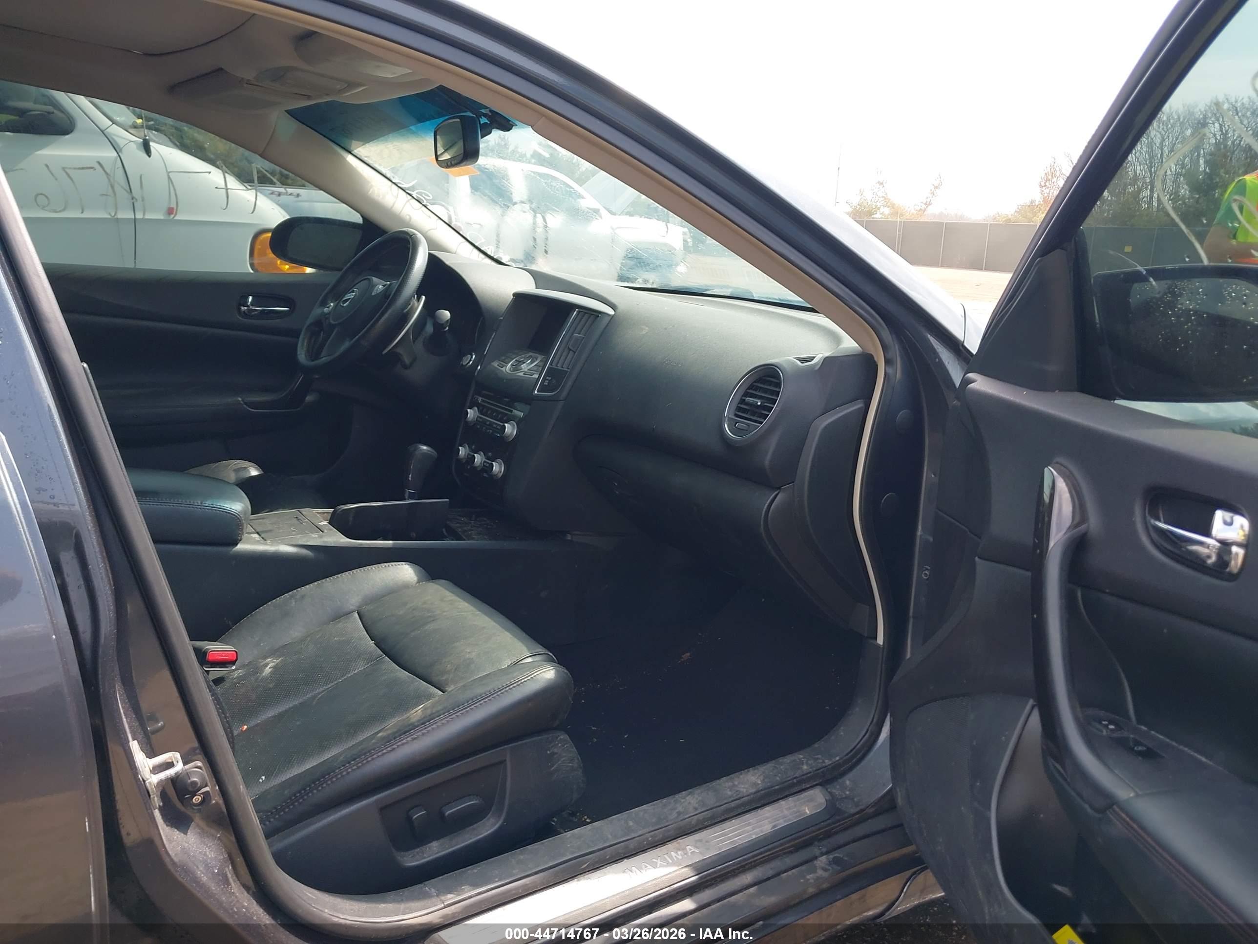 NISSAN MAXIMA image 5
