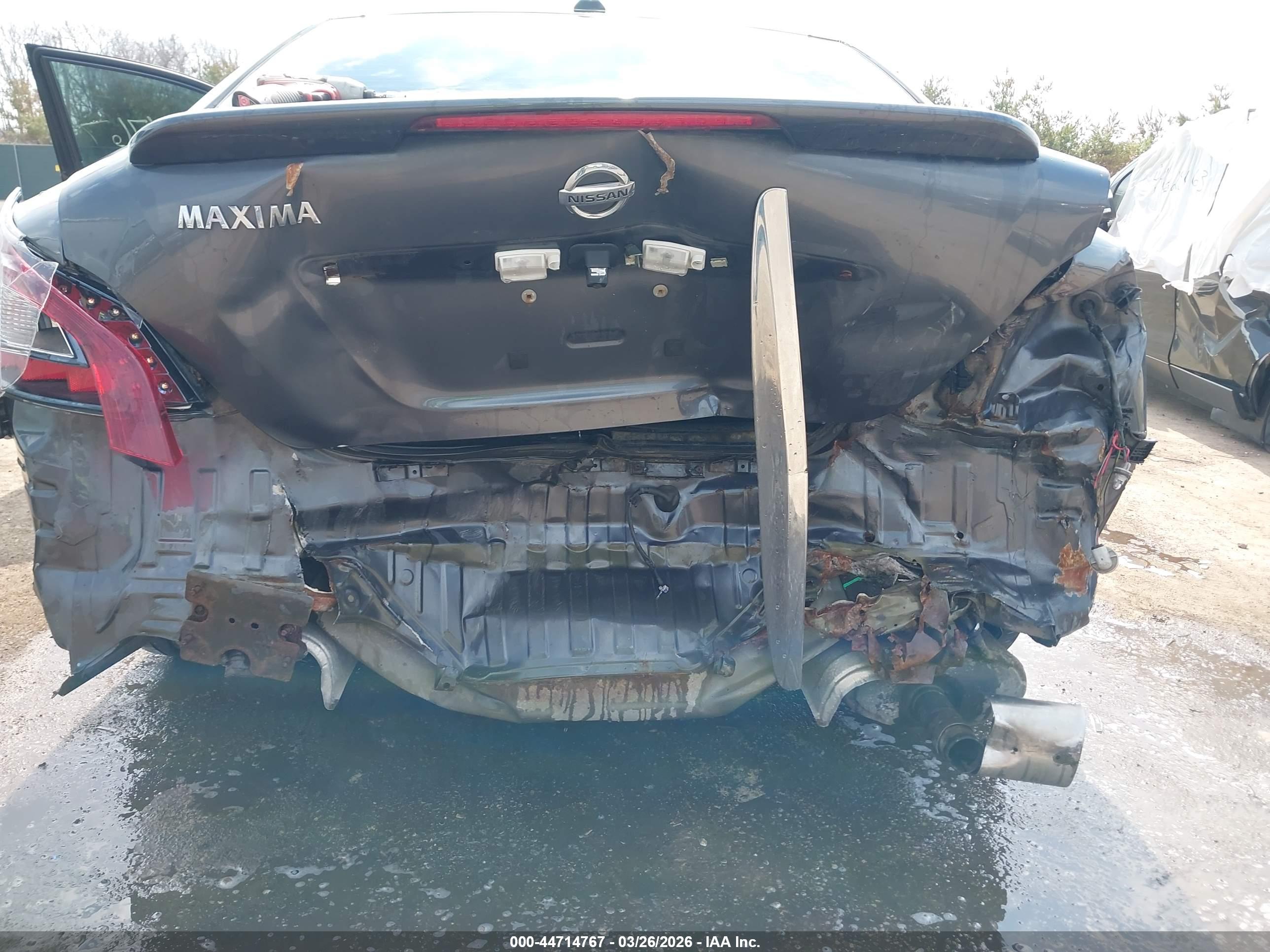 NISSAN MAXIMA image 6