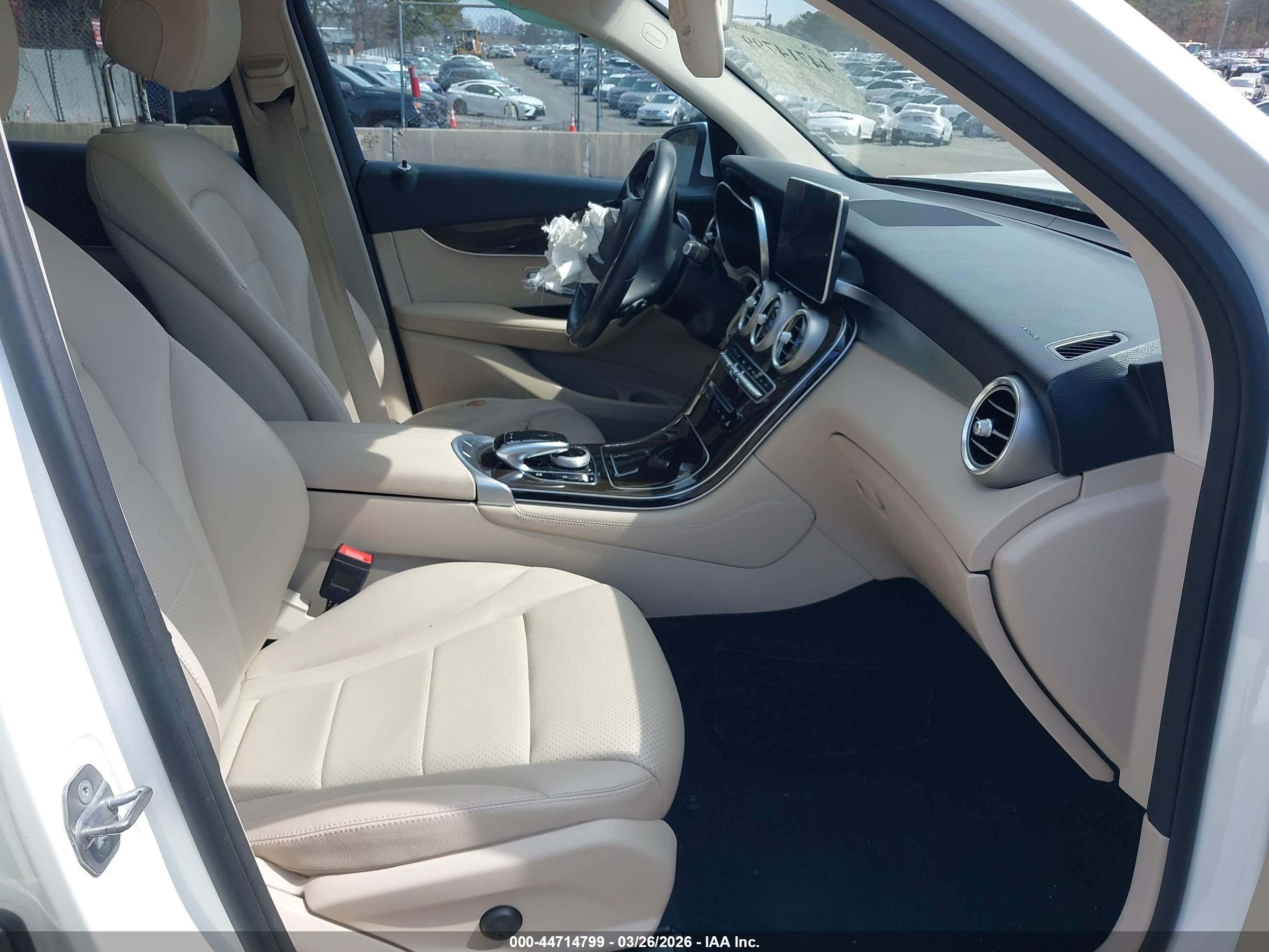 MERCEDES-BENZ GLC image 5