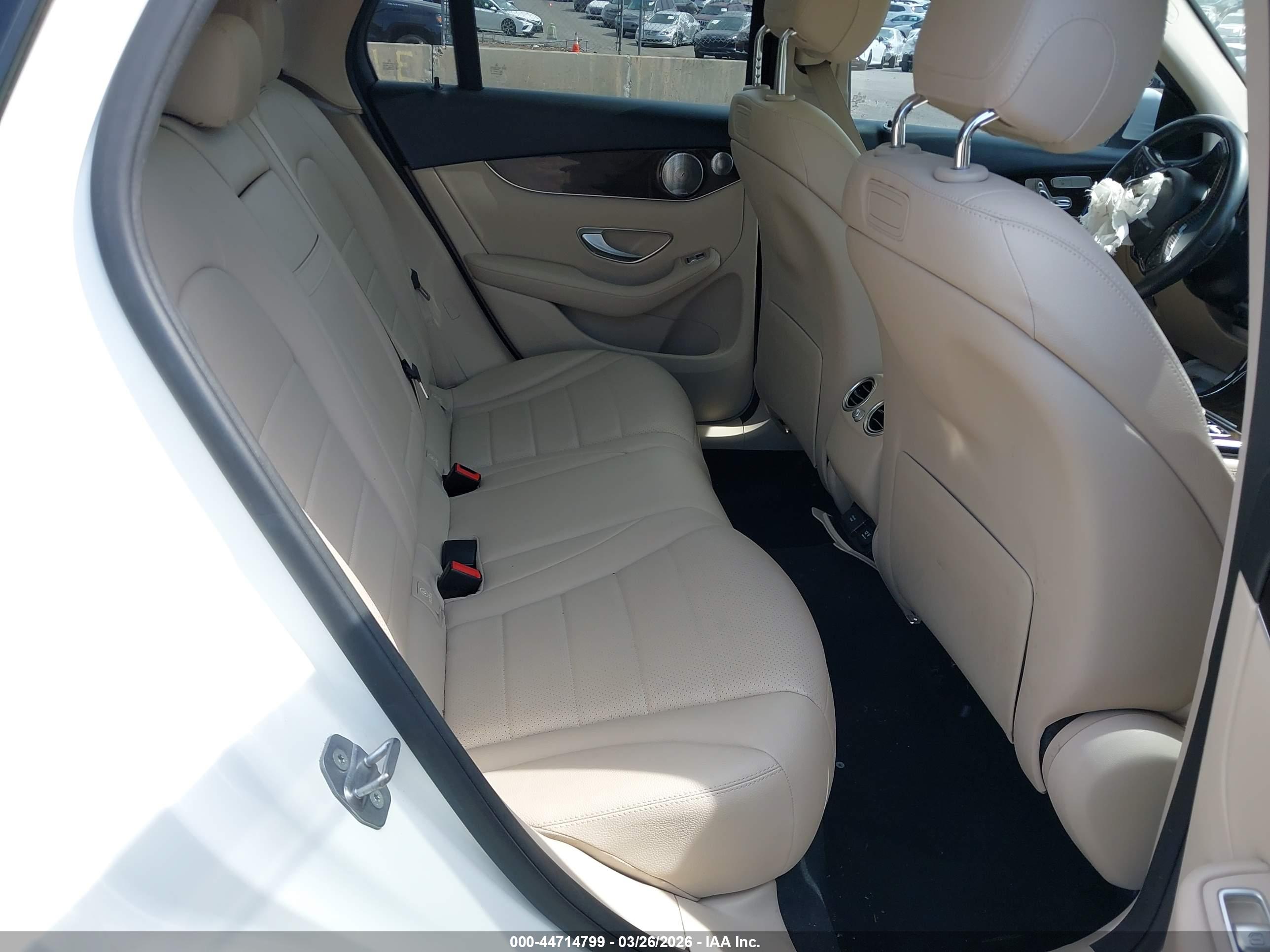 MERCEDES-BENZ GLC image 8