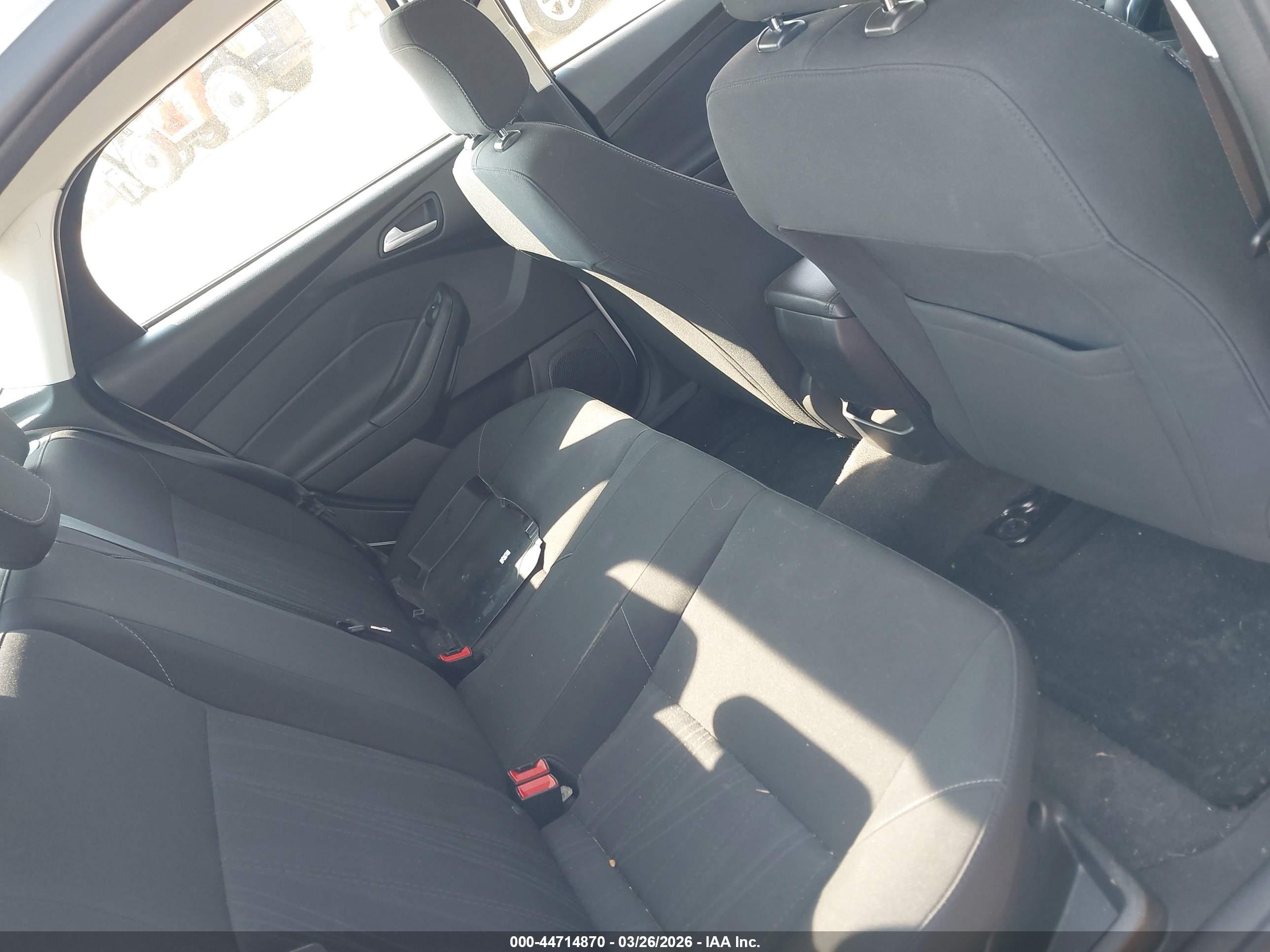 FORD FOCUS image 8