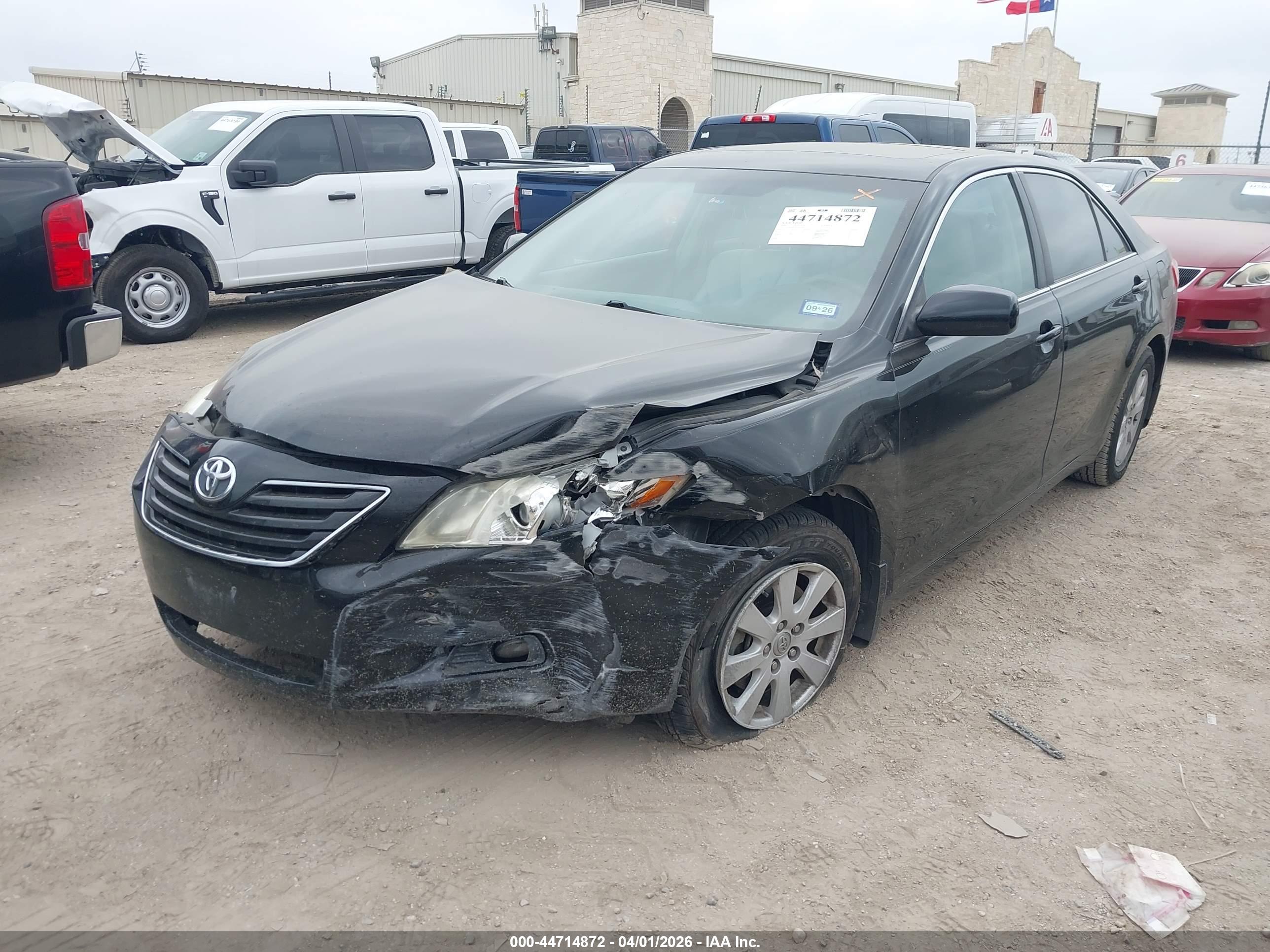 TOYOTA CAMRY image 2