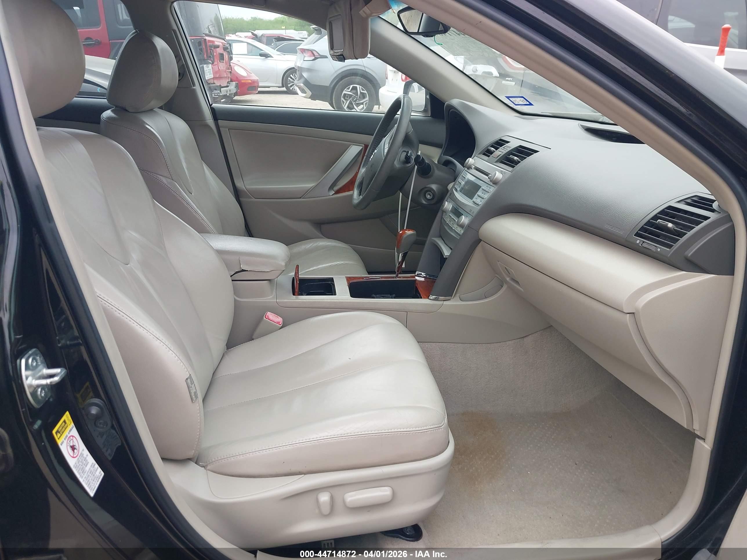 TOYOTA CAMRY image 5