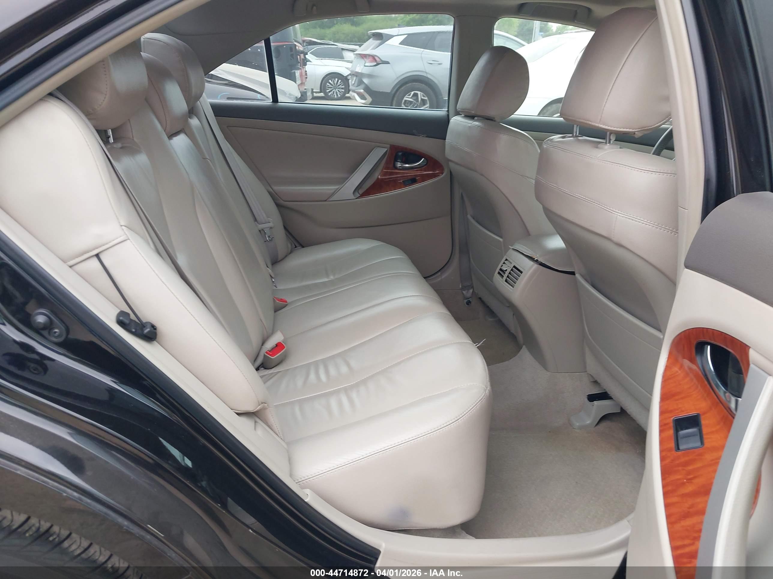 TOYOTA CAMRY image 8