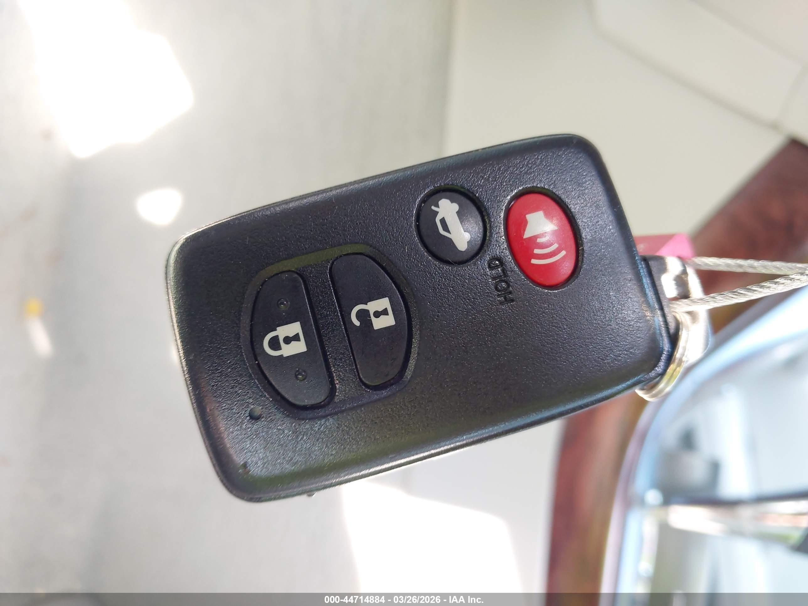 TOYOTA AVALON image 11