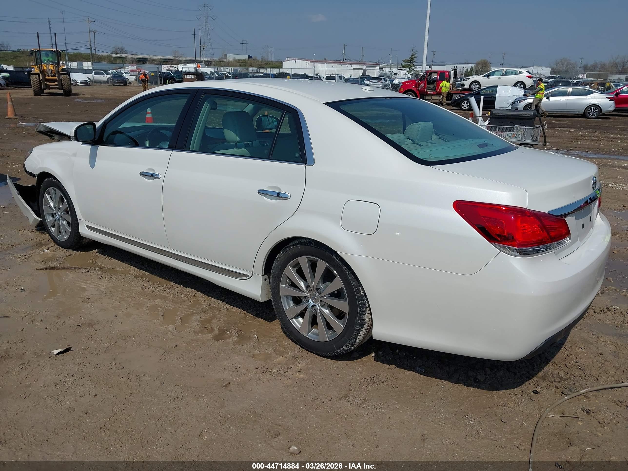 TOYOTA AVALON image 3