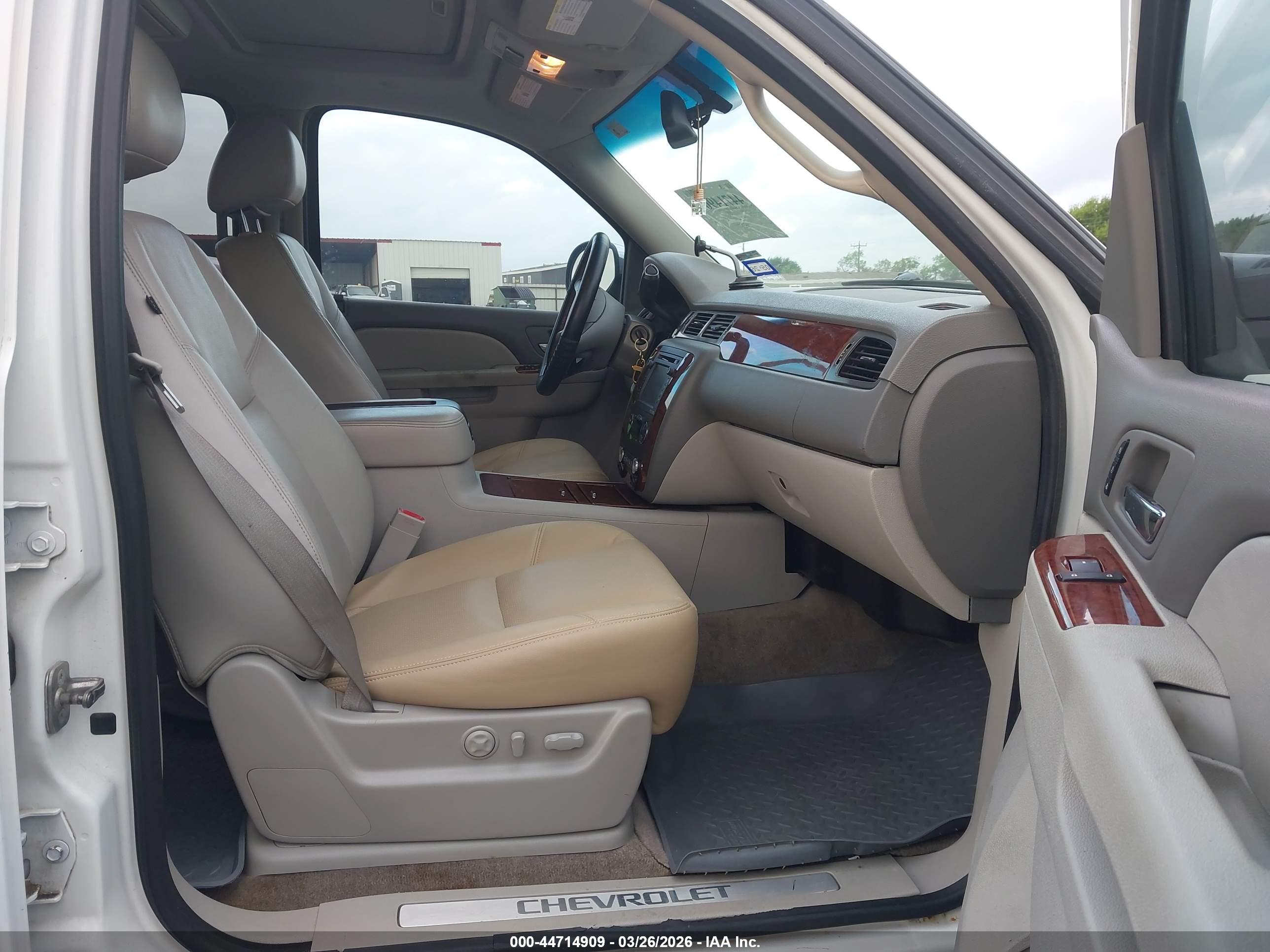 CHEVROLET TAHOE image 5