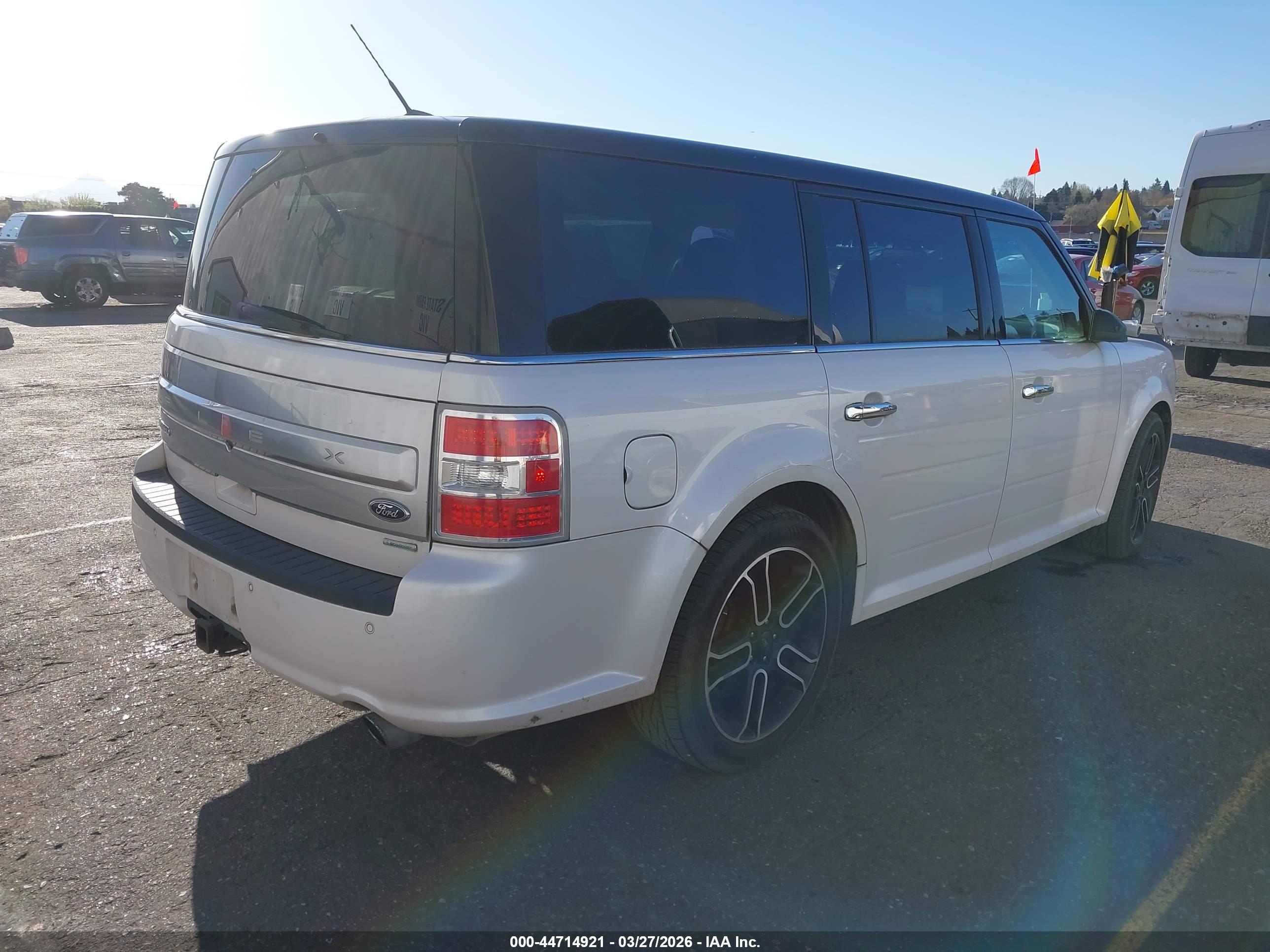FORD FLEX image 4
