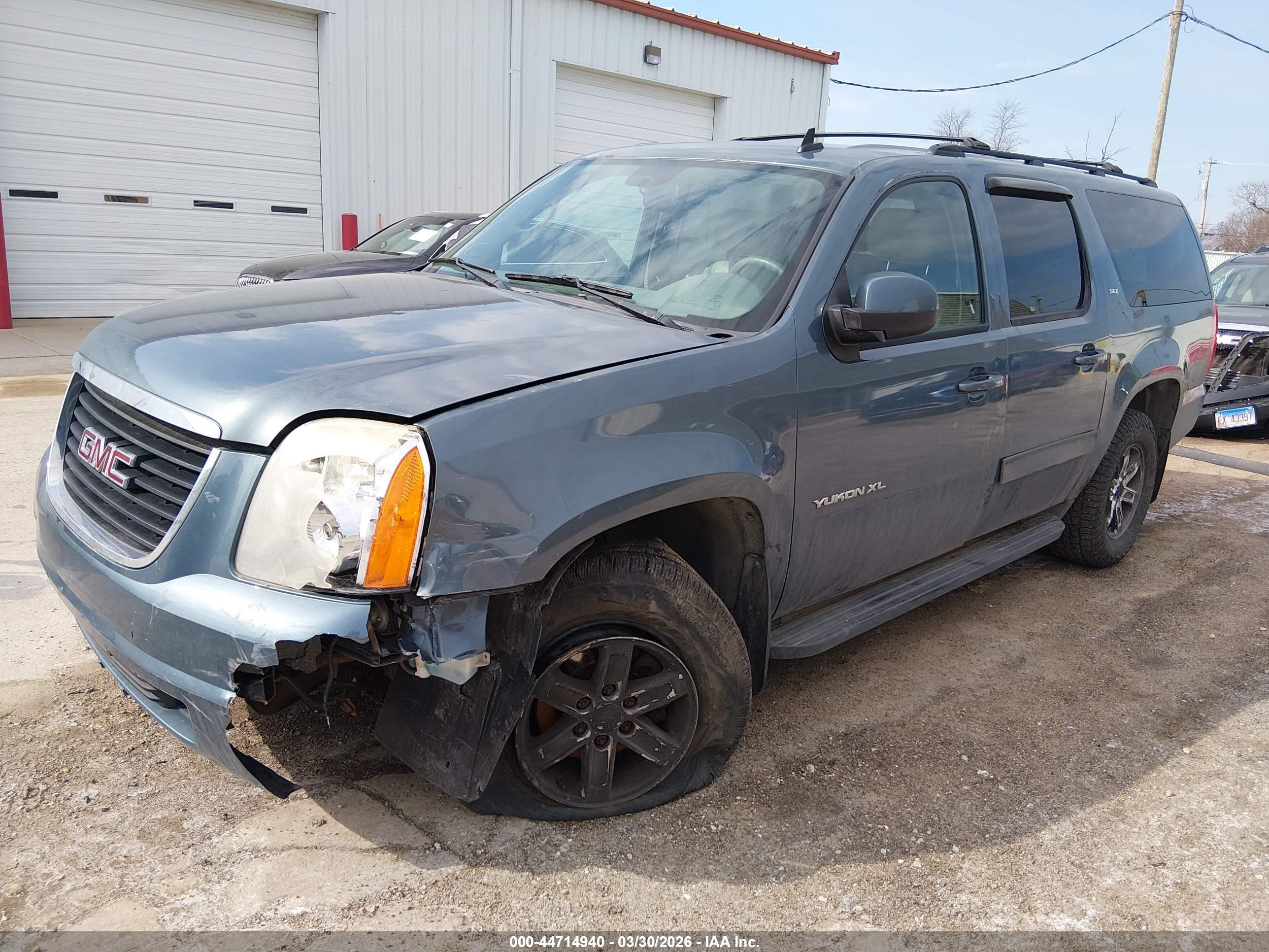 GMC YUKON image 2