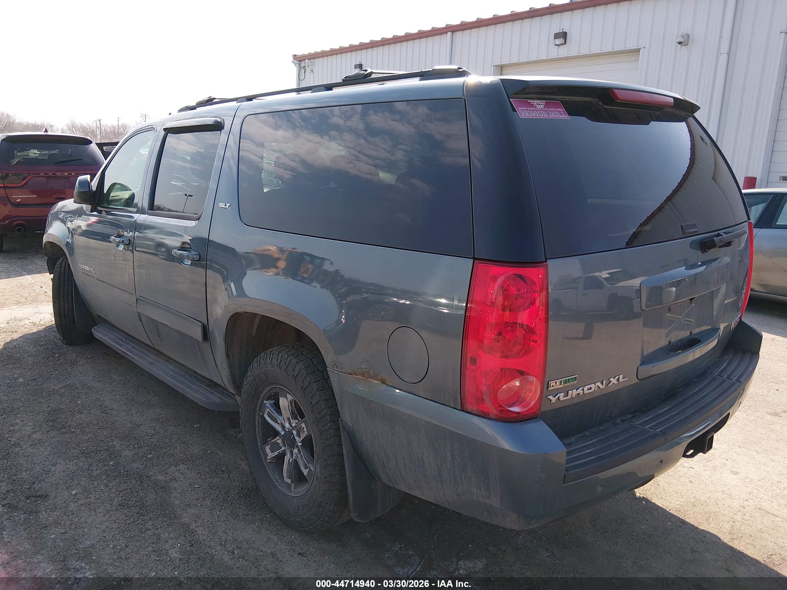 GMC YUKON image 3