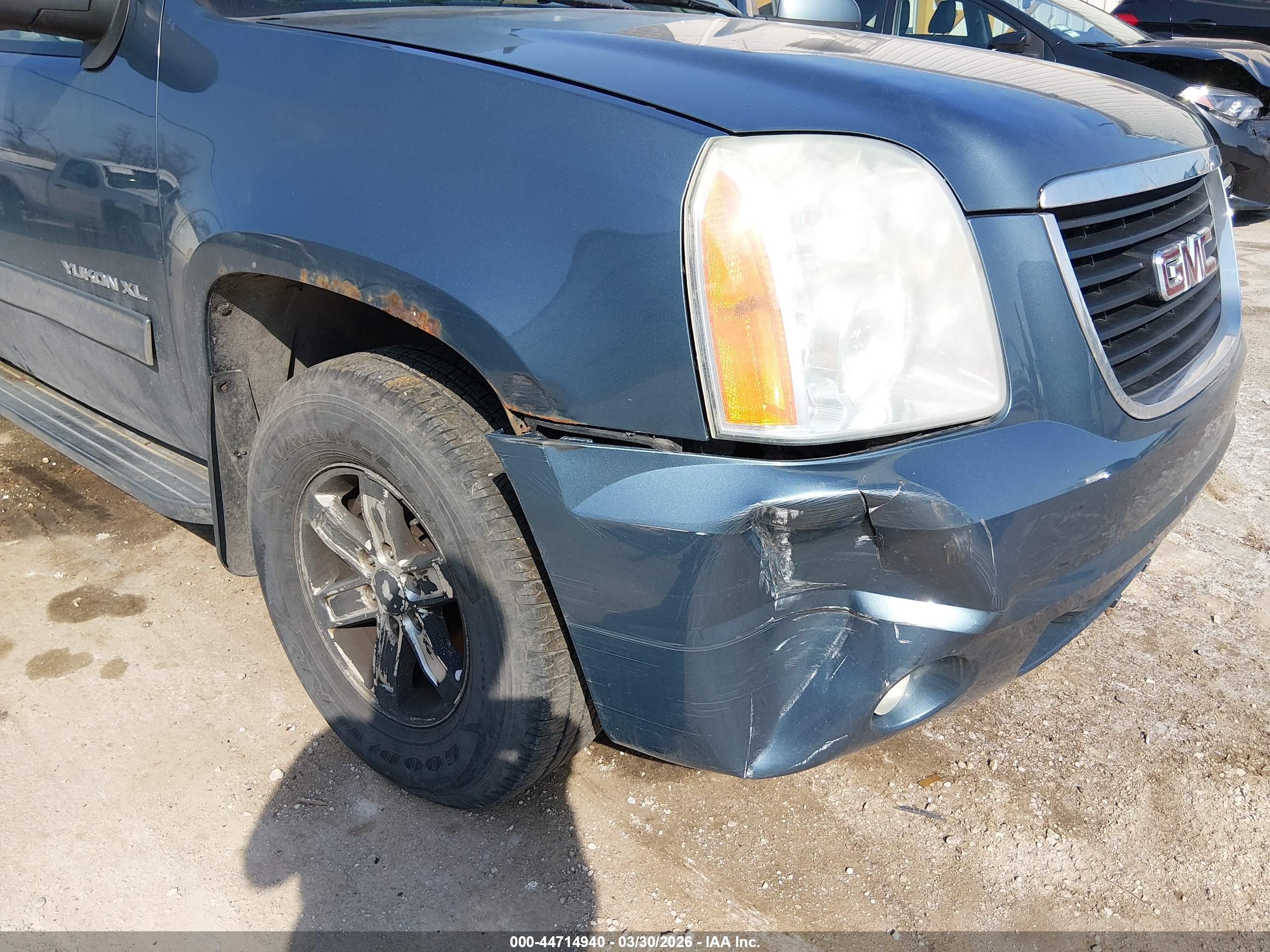 GMC YUKON image 6