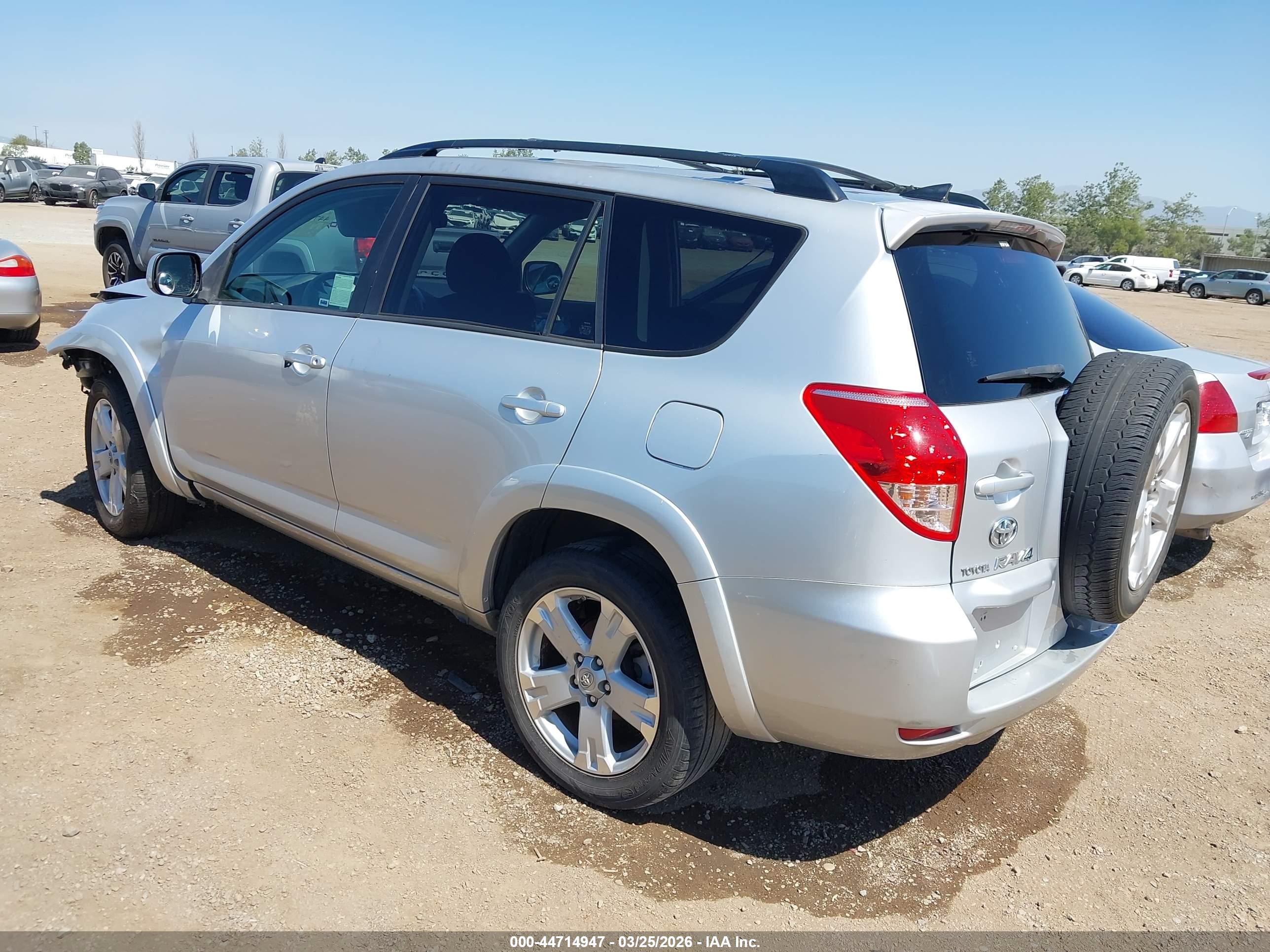 TOYOTA RAV4 image 3