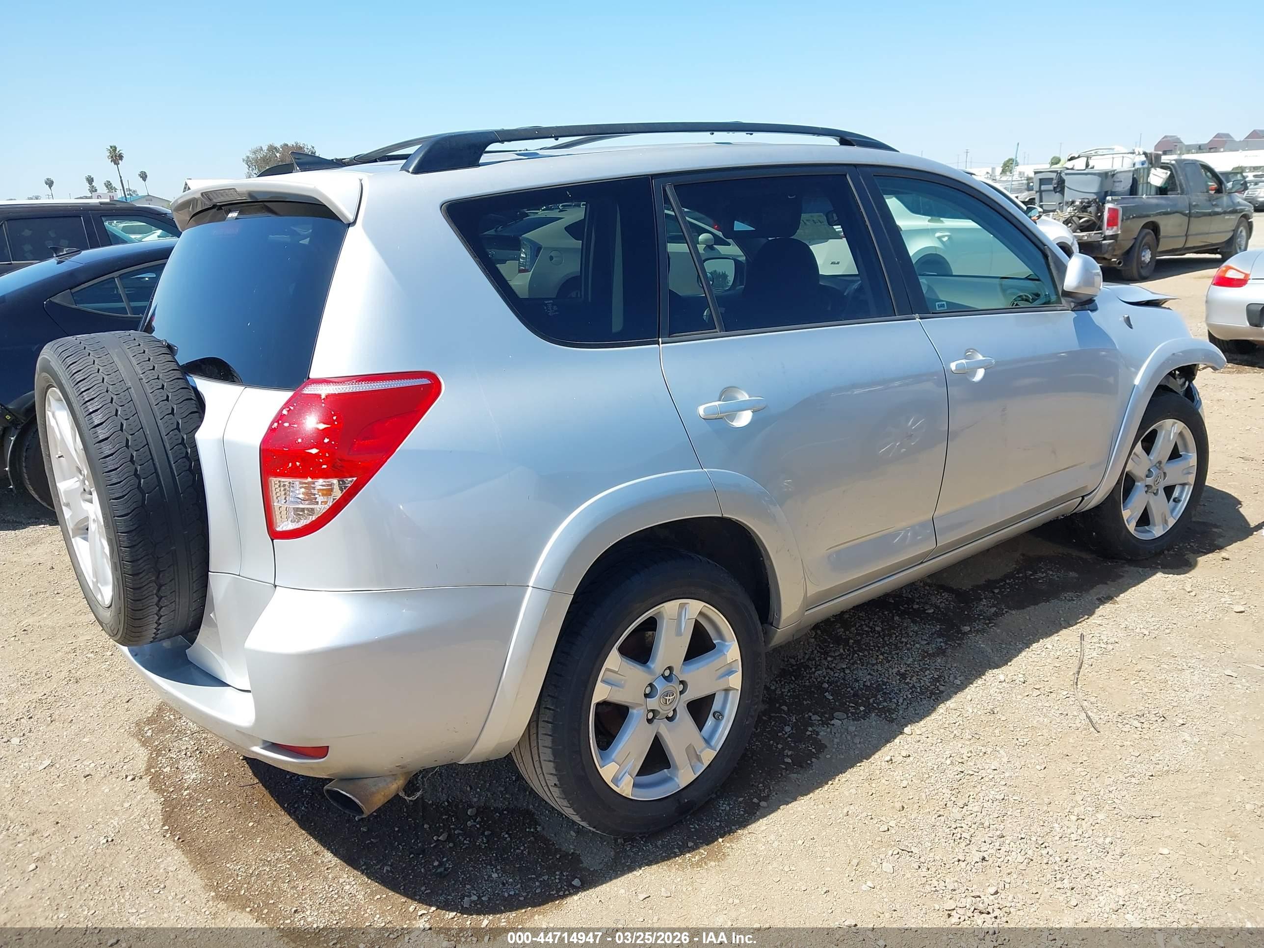 TOYOTA RAV4 image 4