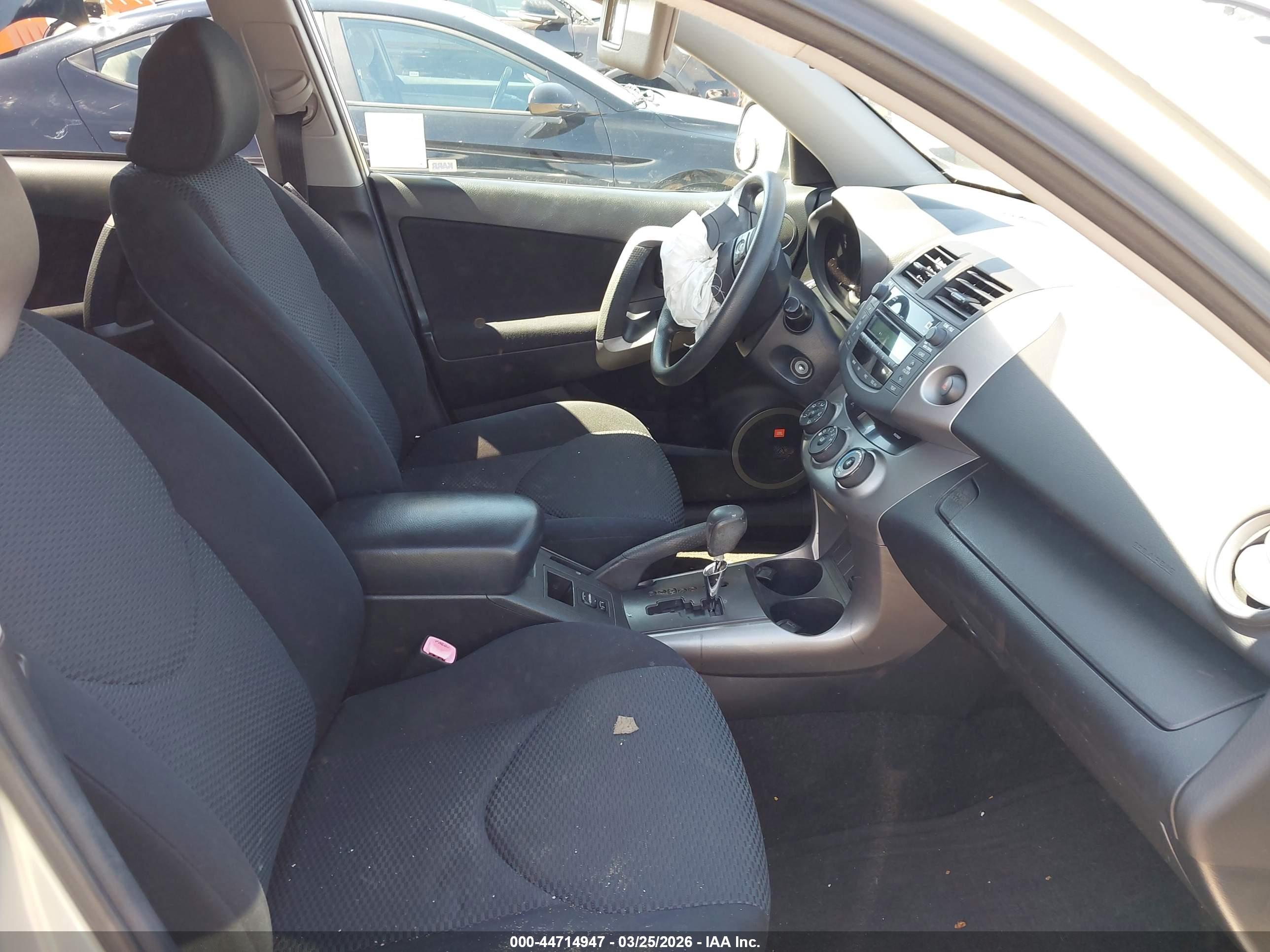 TOYOTA RAV4 image 5