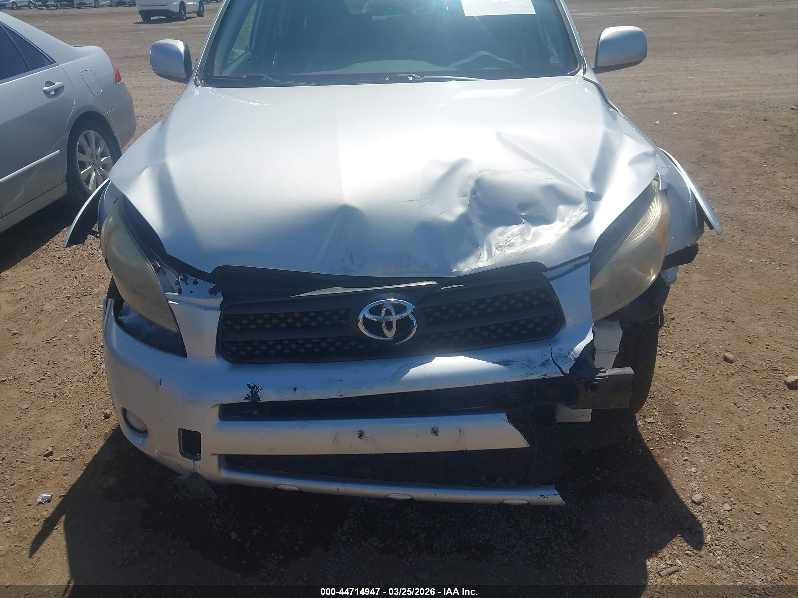 TOYOTA RAV4 image 6