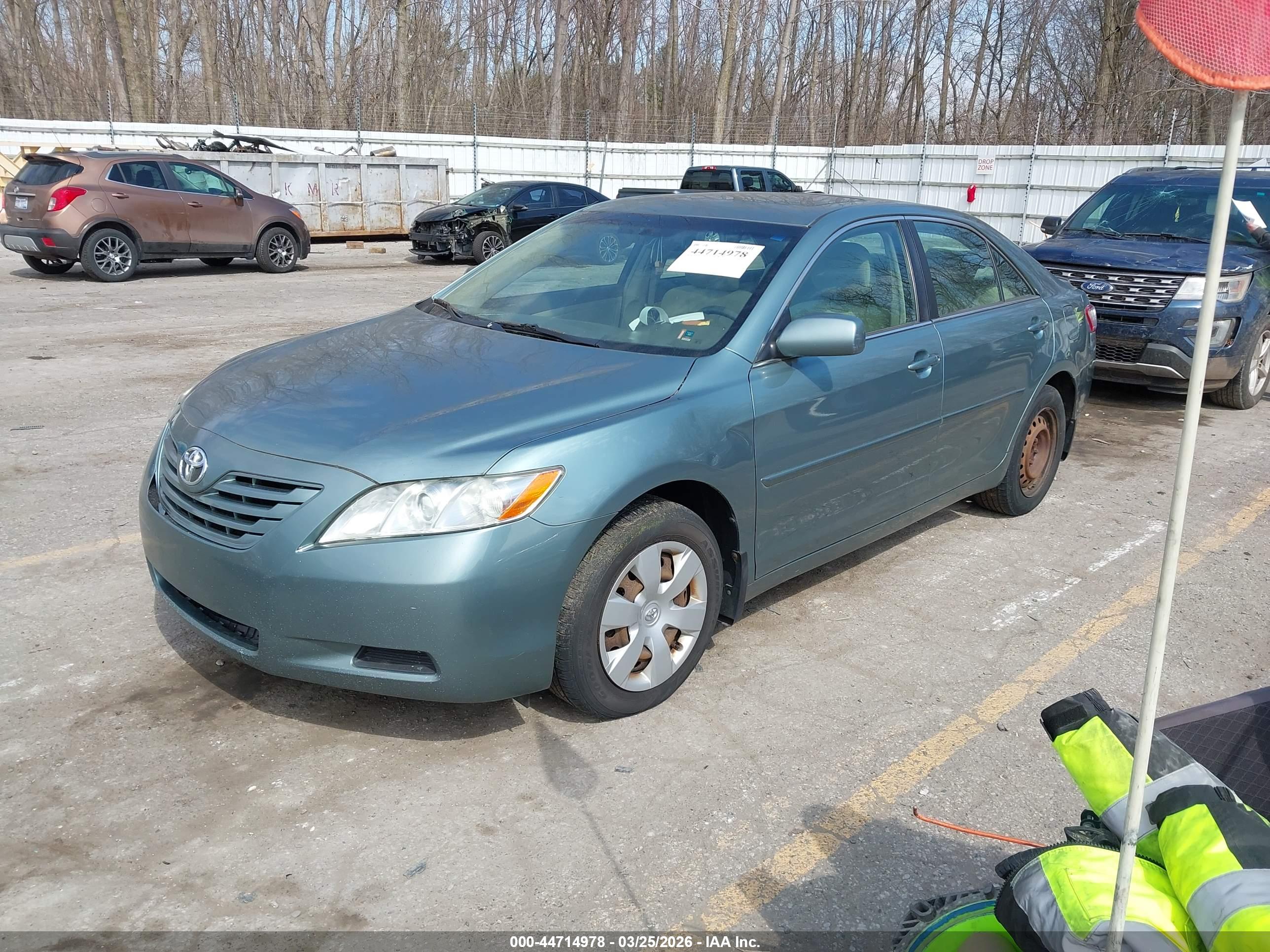 TOYOTA CAMRY image 2