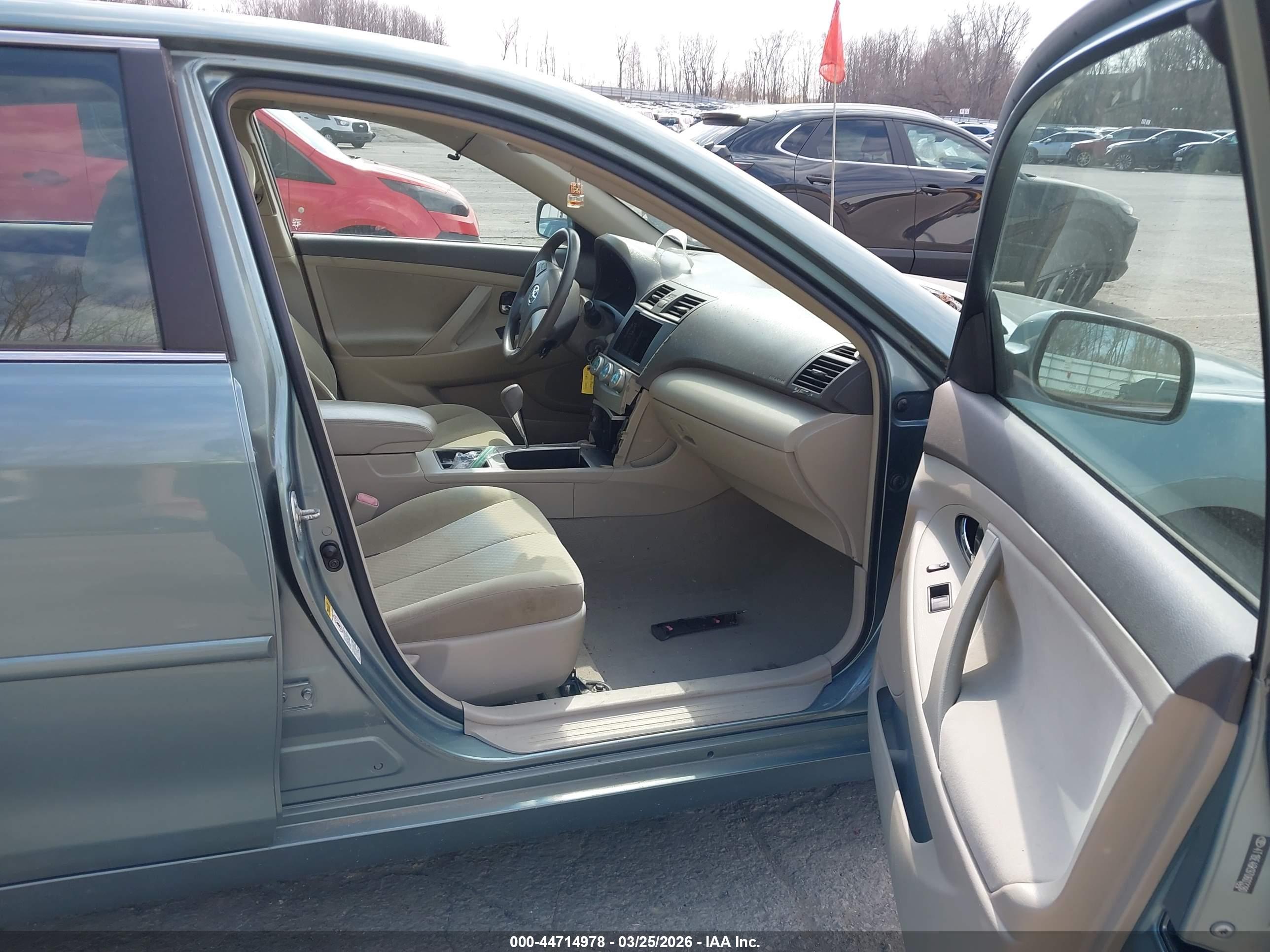TOYOTA CAMRY image 5