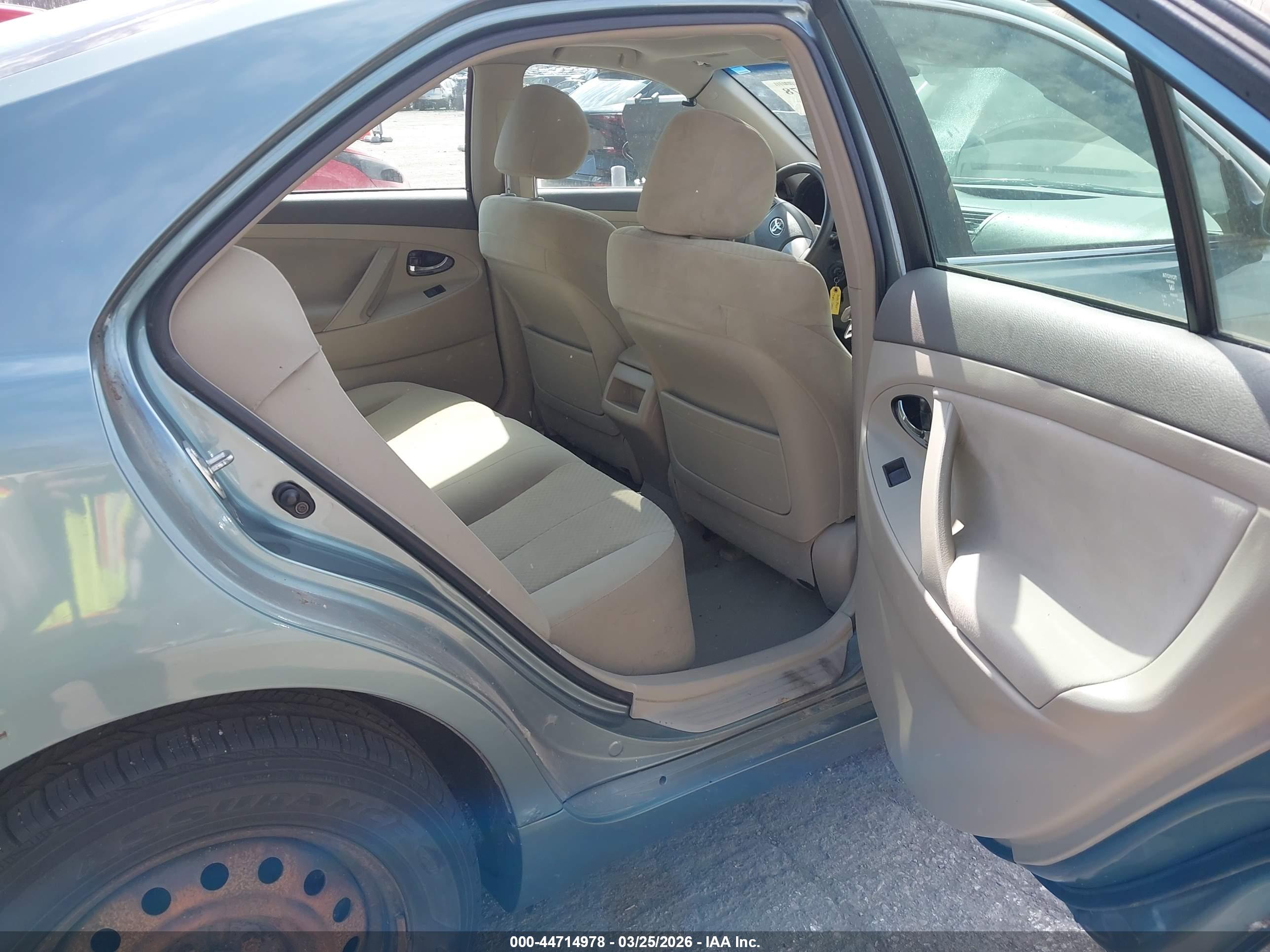 TOYOTA CAMRY image 8
