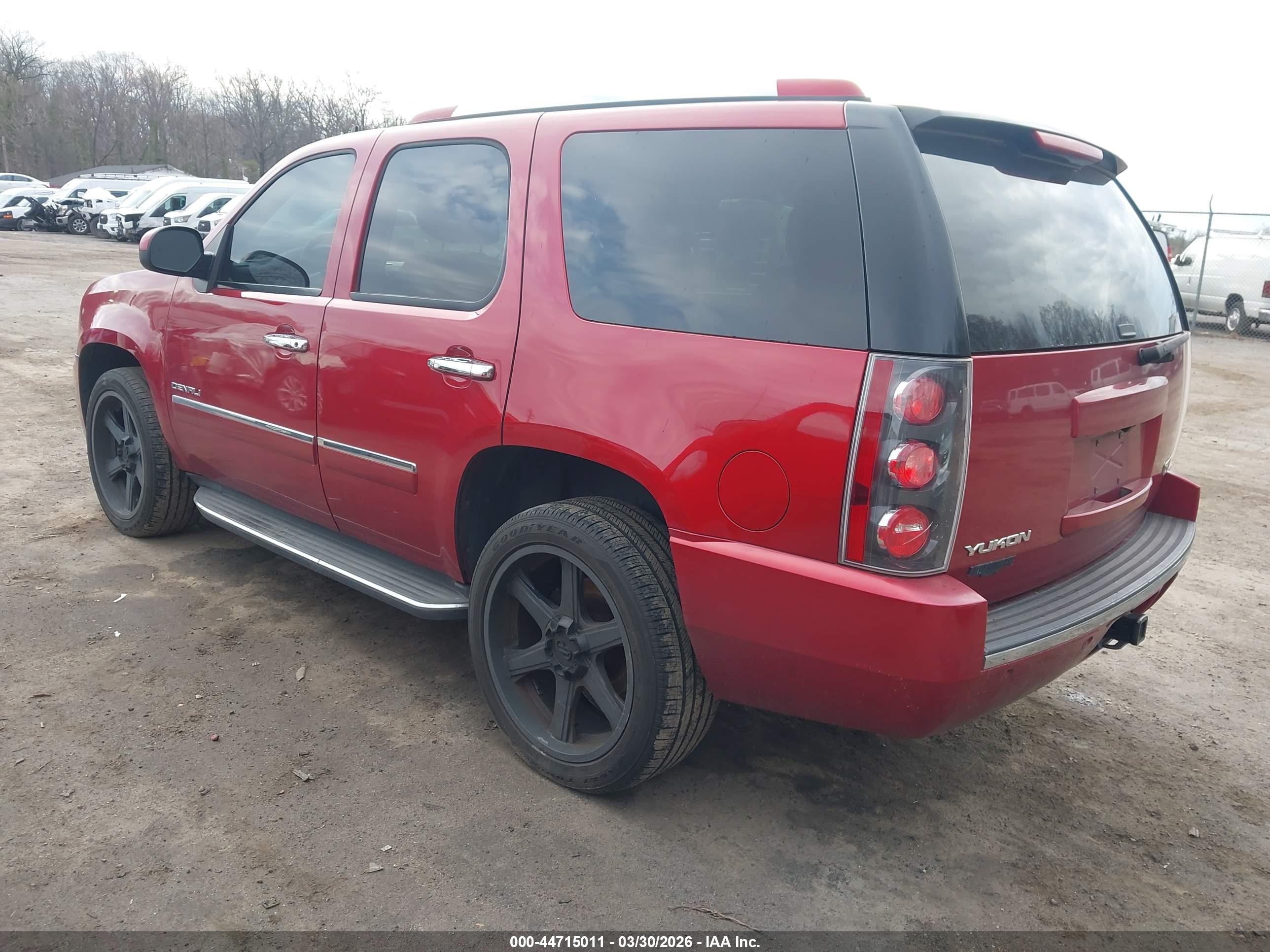 GMC YUKON image 3