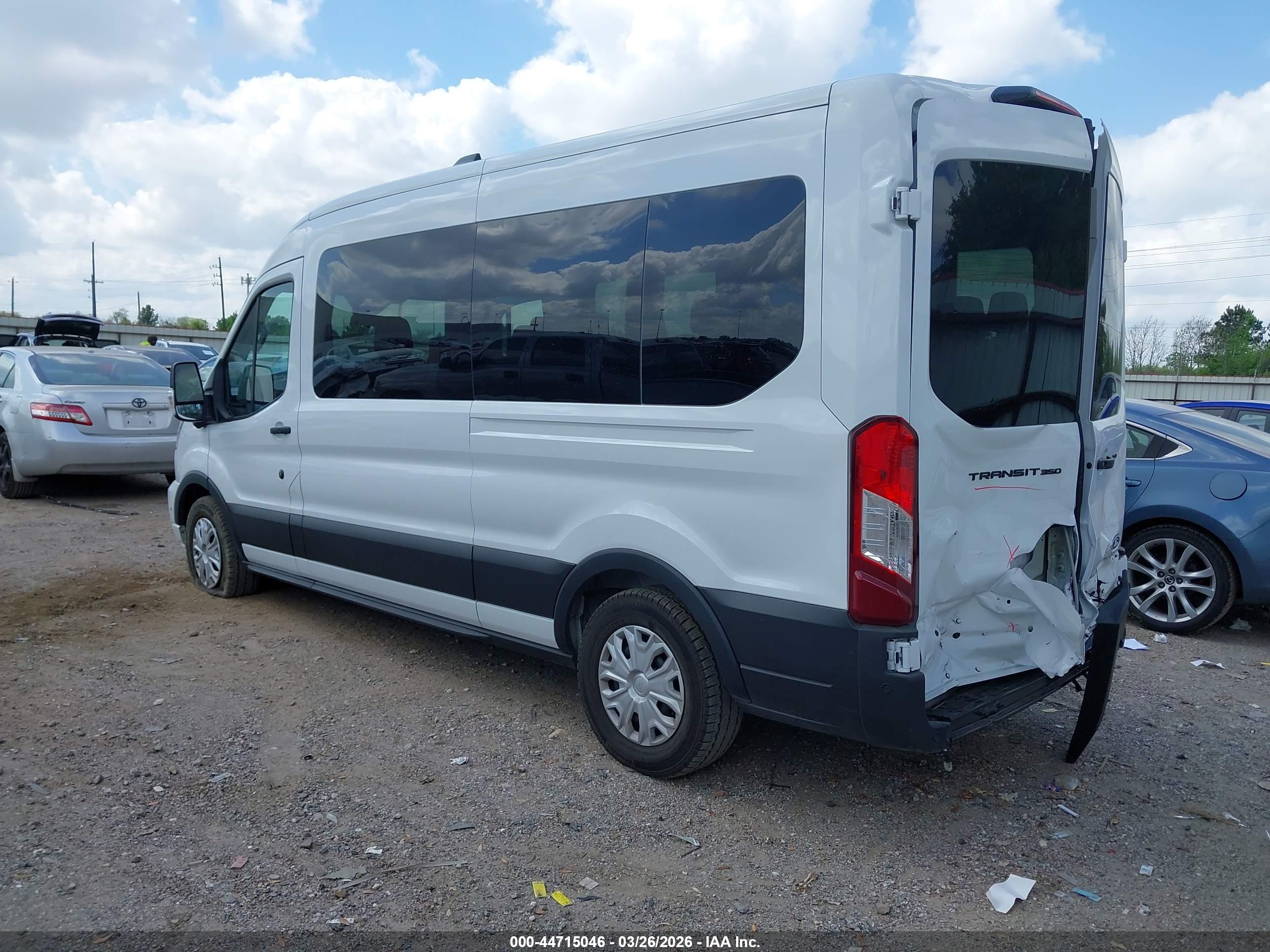 FORD TRANSIT-350 image 3