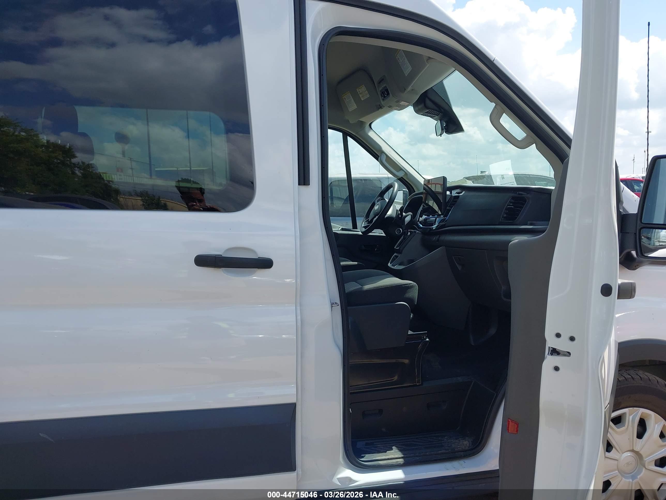 FORD TRANSIT-350 image 5