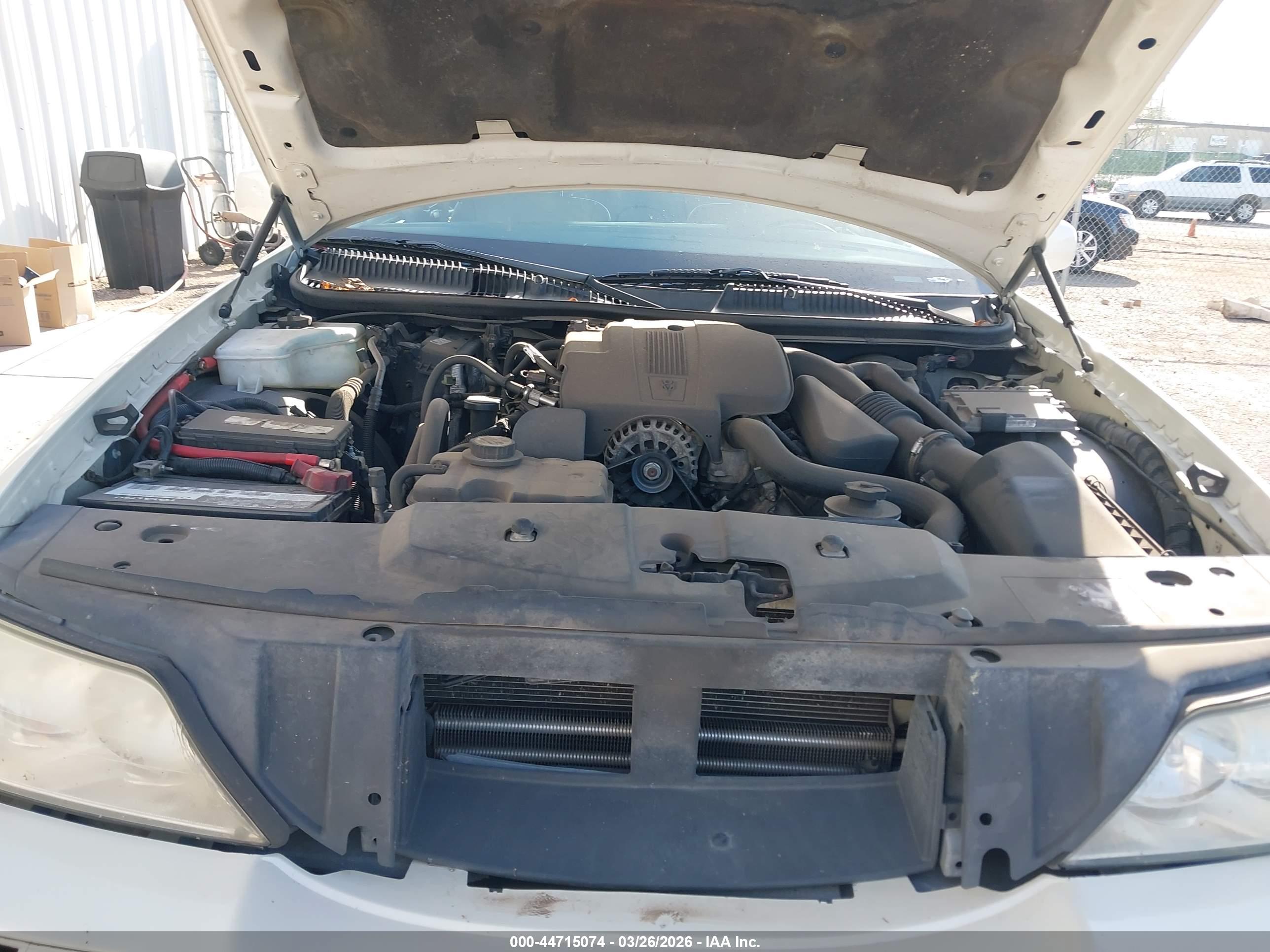 LINCOLN TOWN image 10