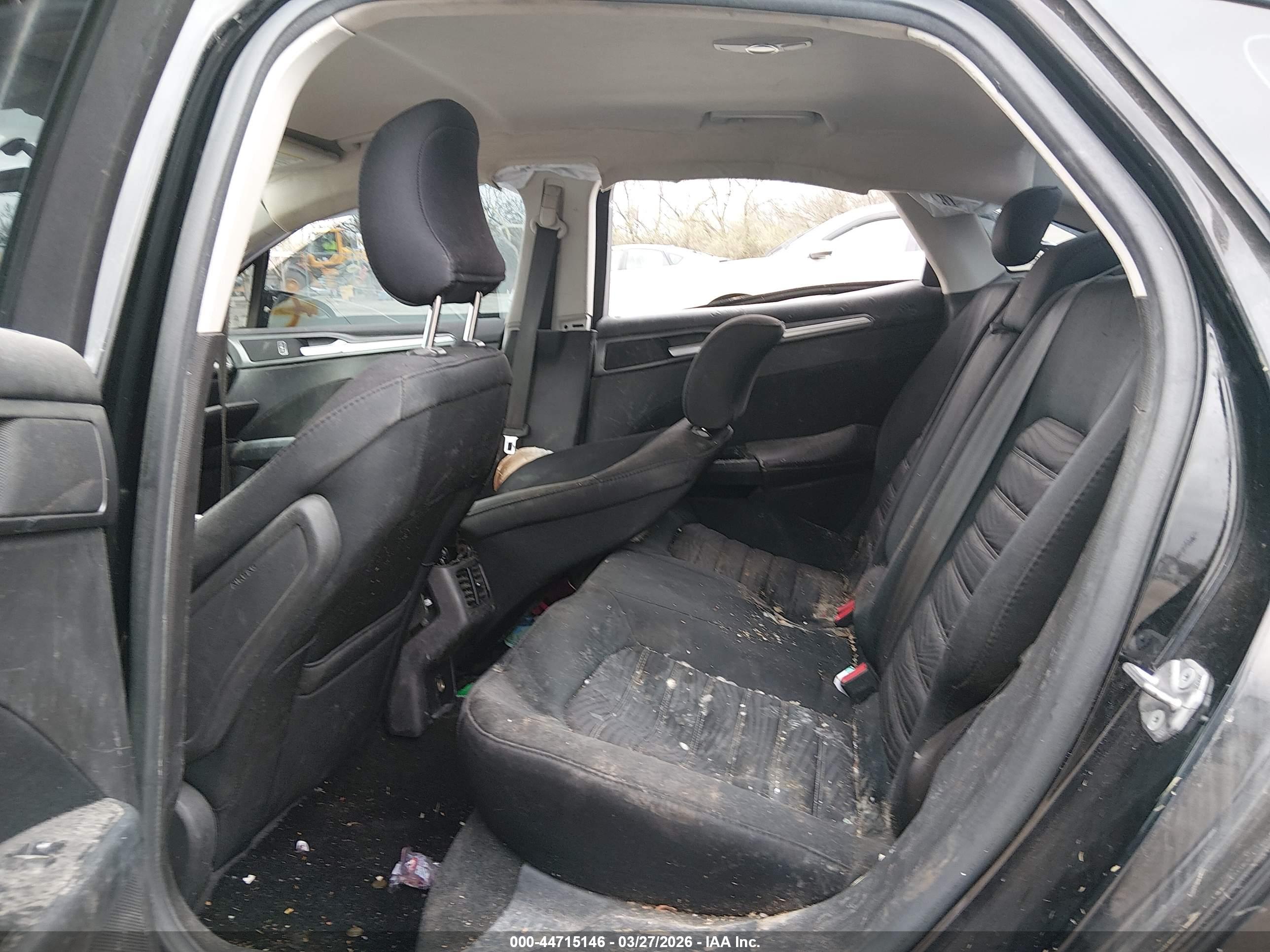 FORD FUSION image 8