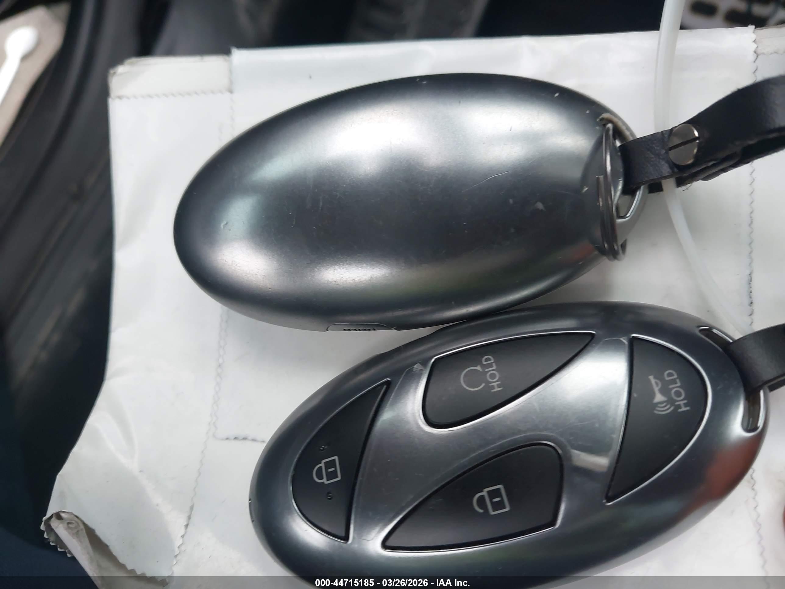 HYUNDAI ELANTRA image 11