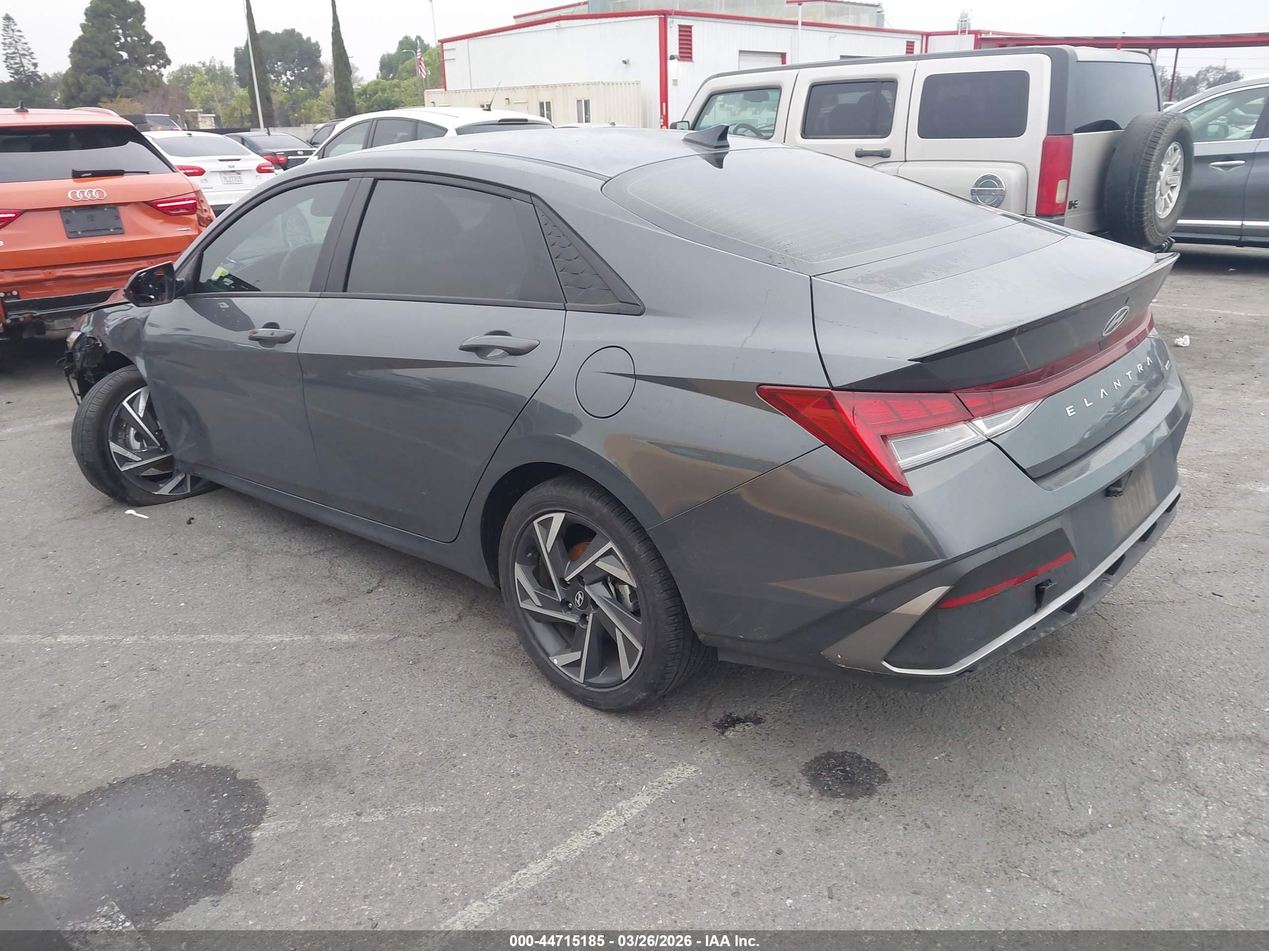 HYUNDAI ELANTRA image 3