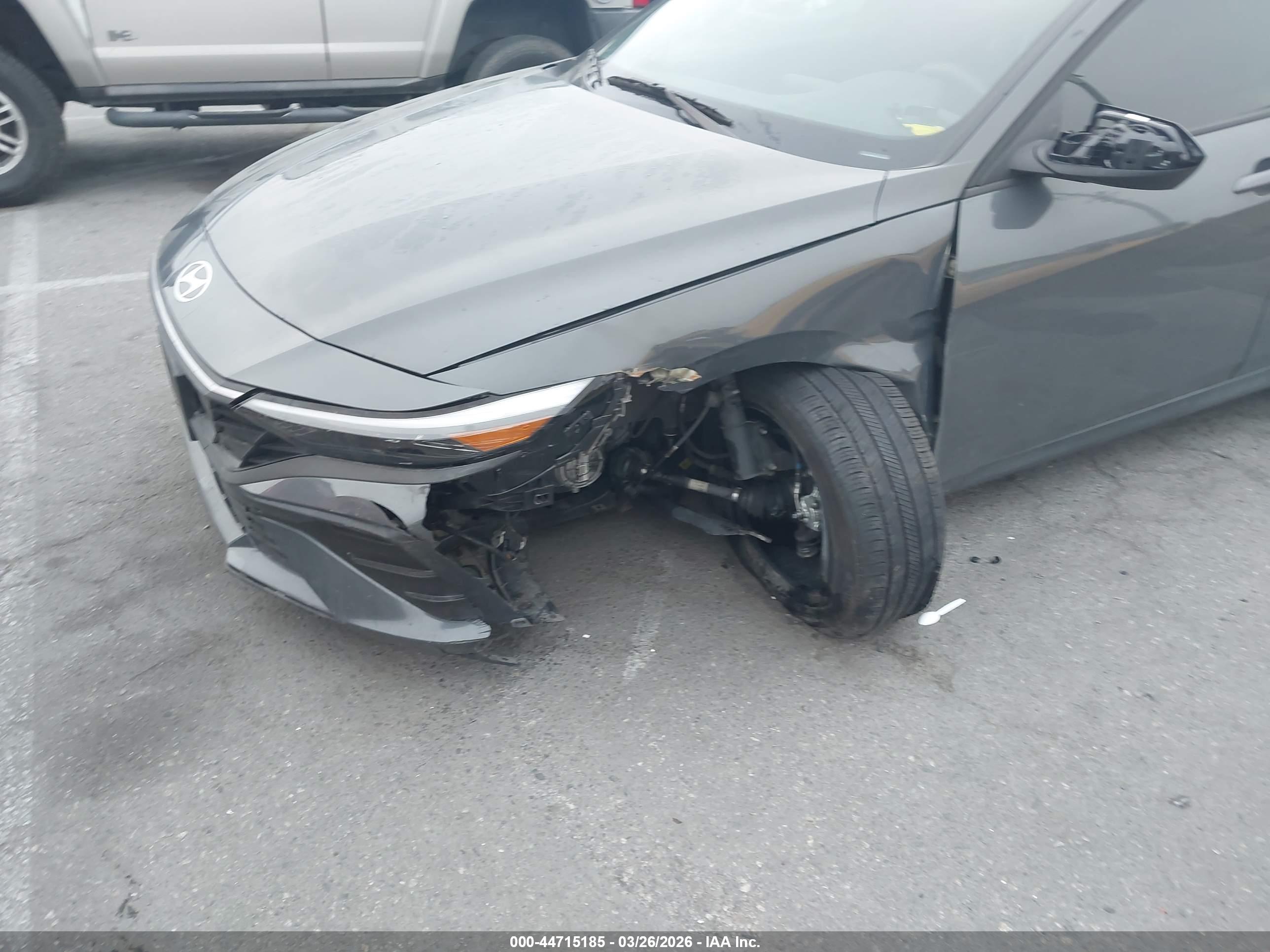 HYUNDAI ELANTRA image 6