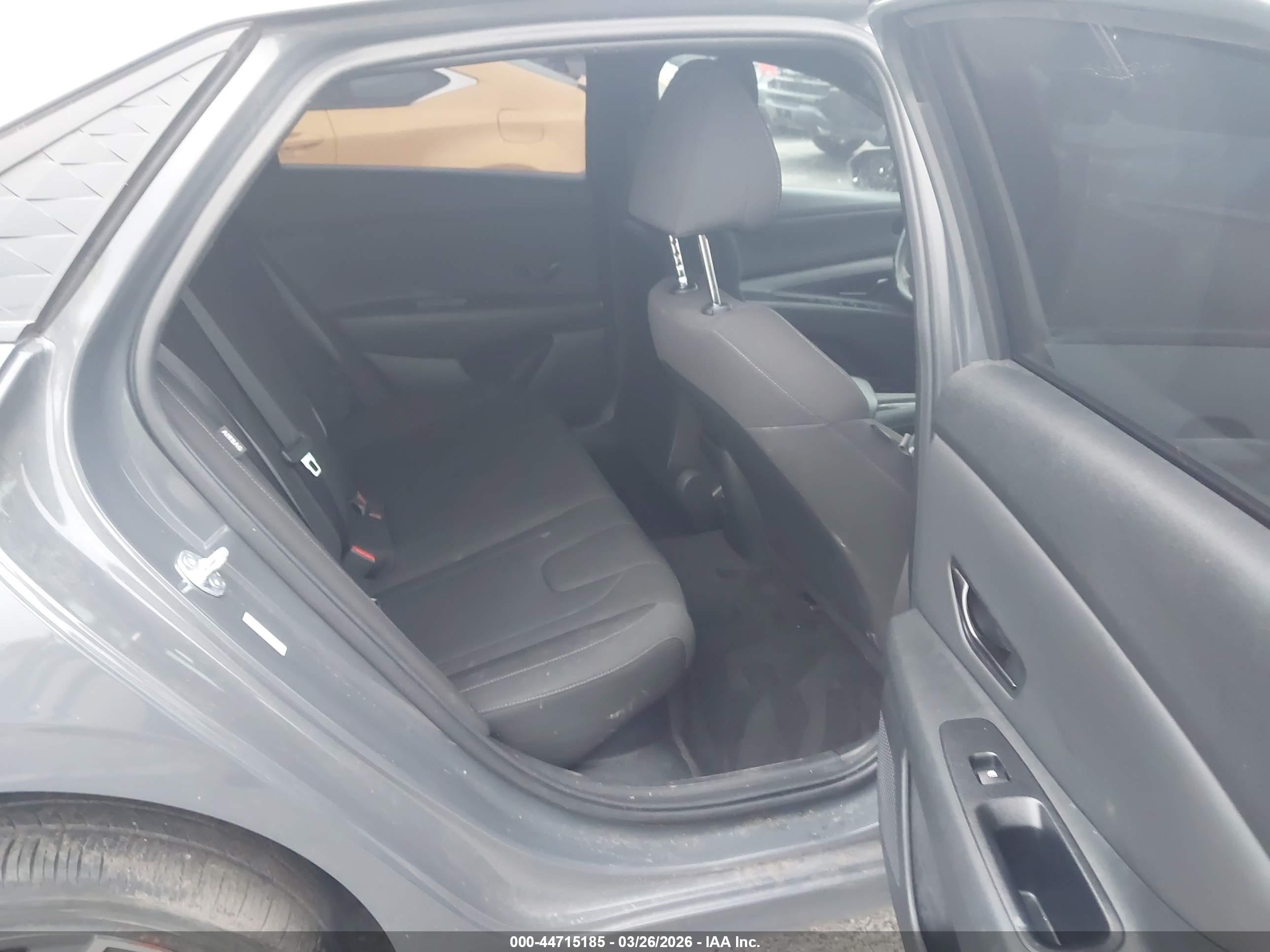 HYUNDAI ELANTRA image 8