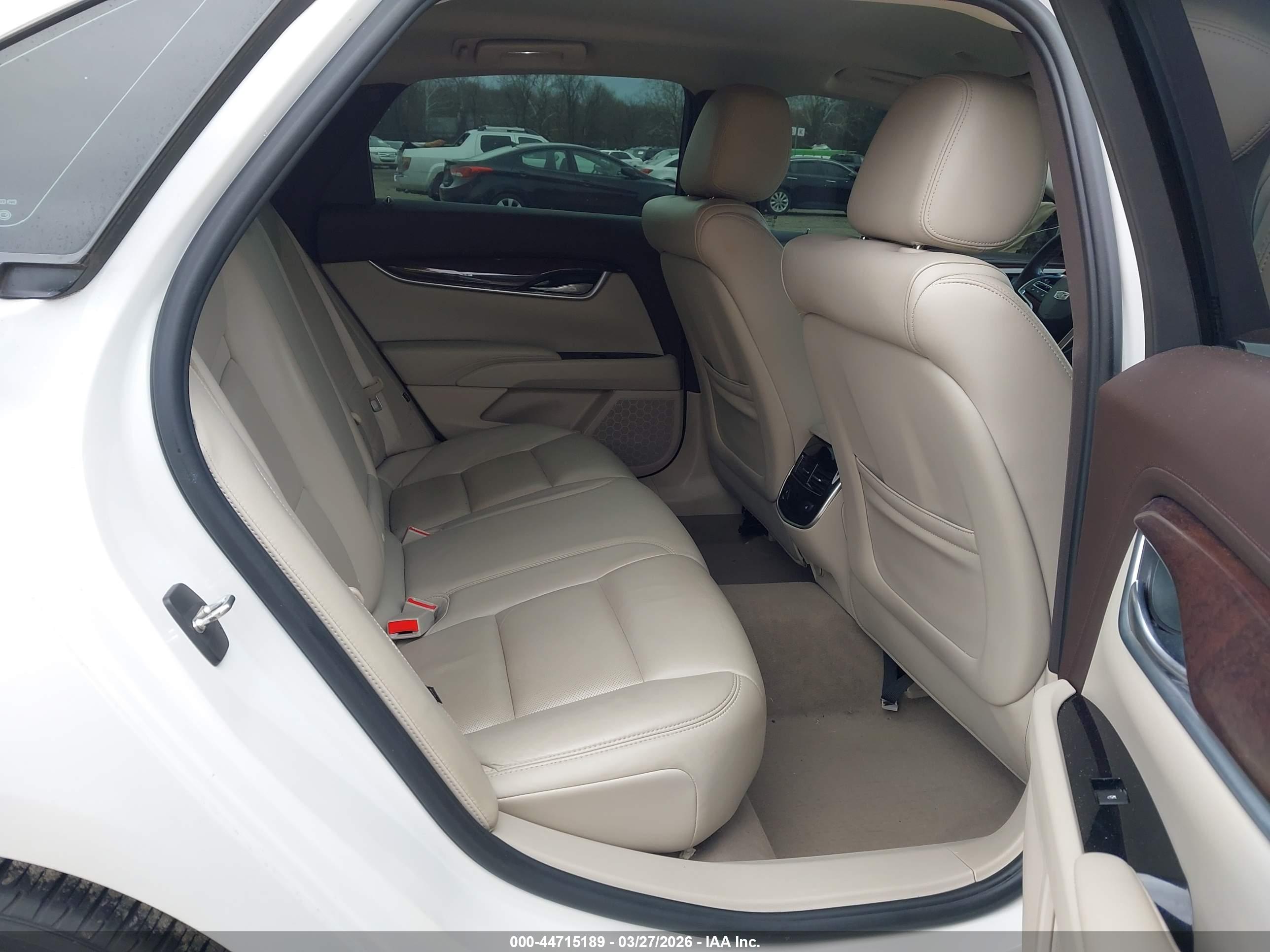 CADILLAC XTS image 8