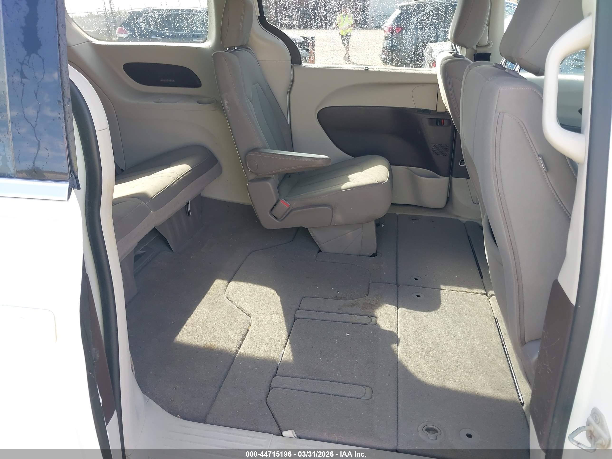 CHRYSLER PACIFICA image 8