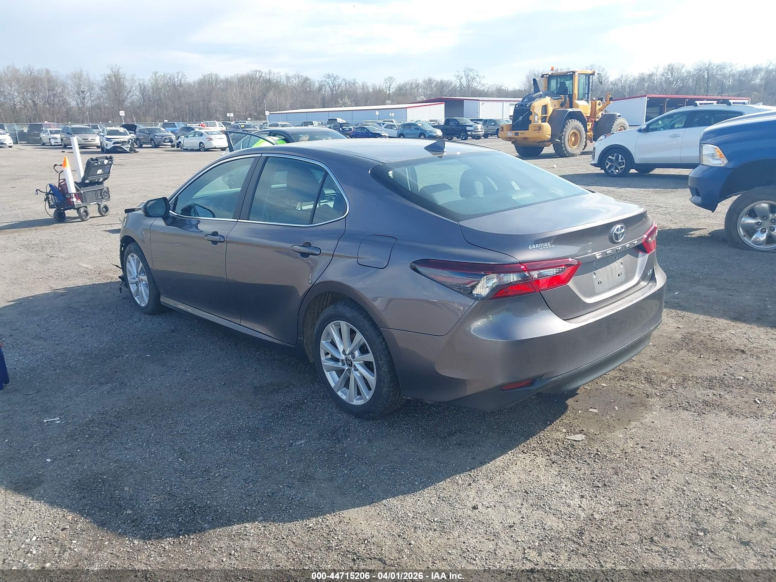 TOYOTA CAMRY image 3