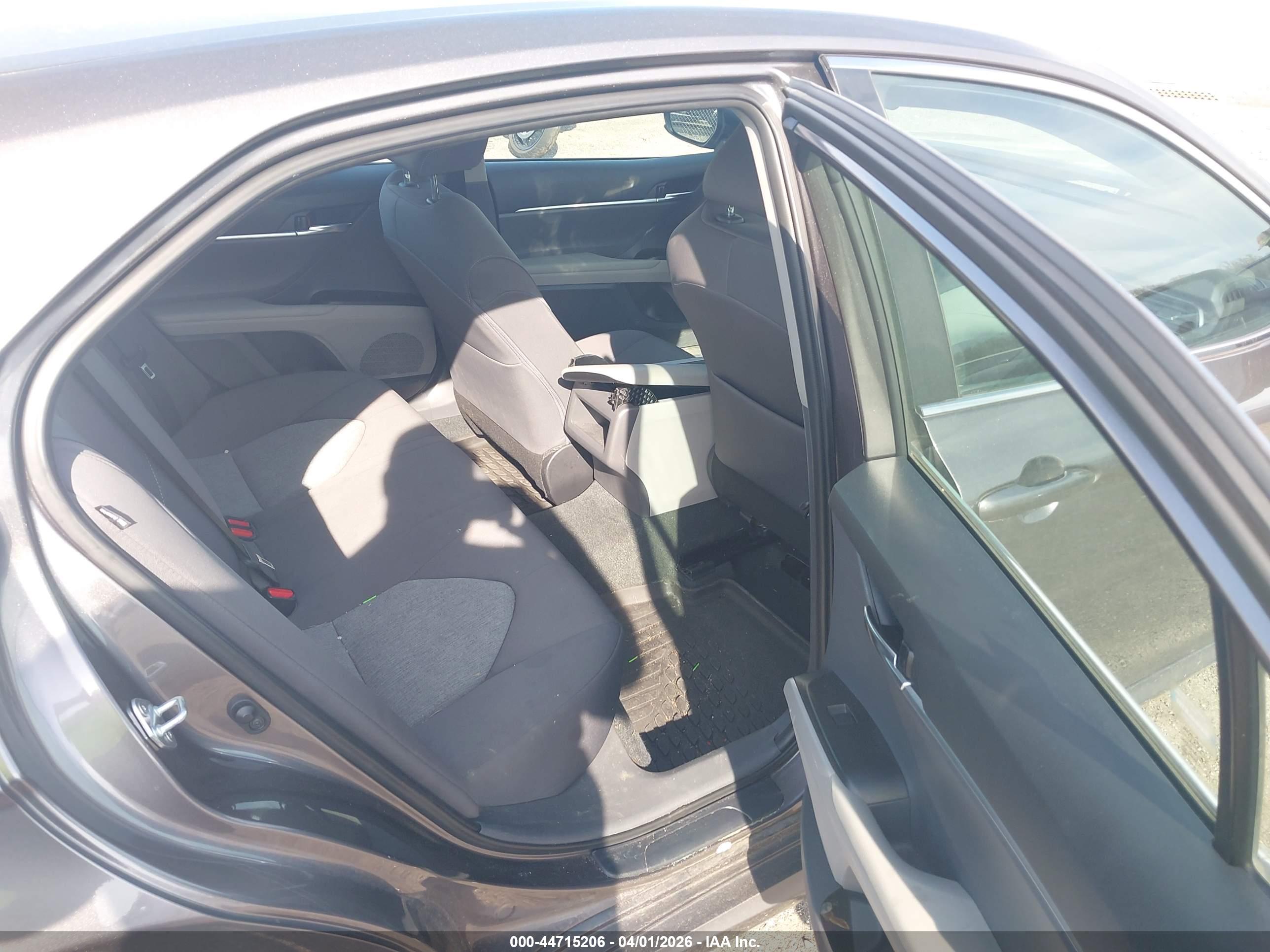 TOYOTA CAMRY image 8