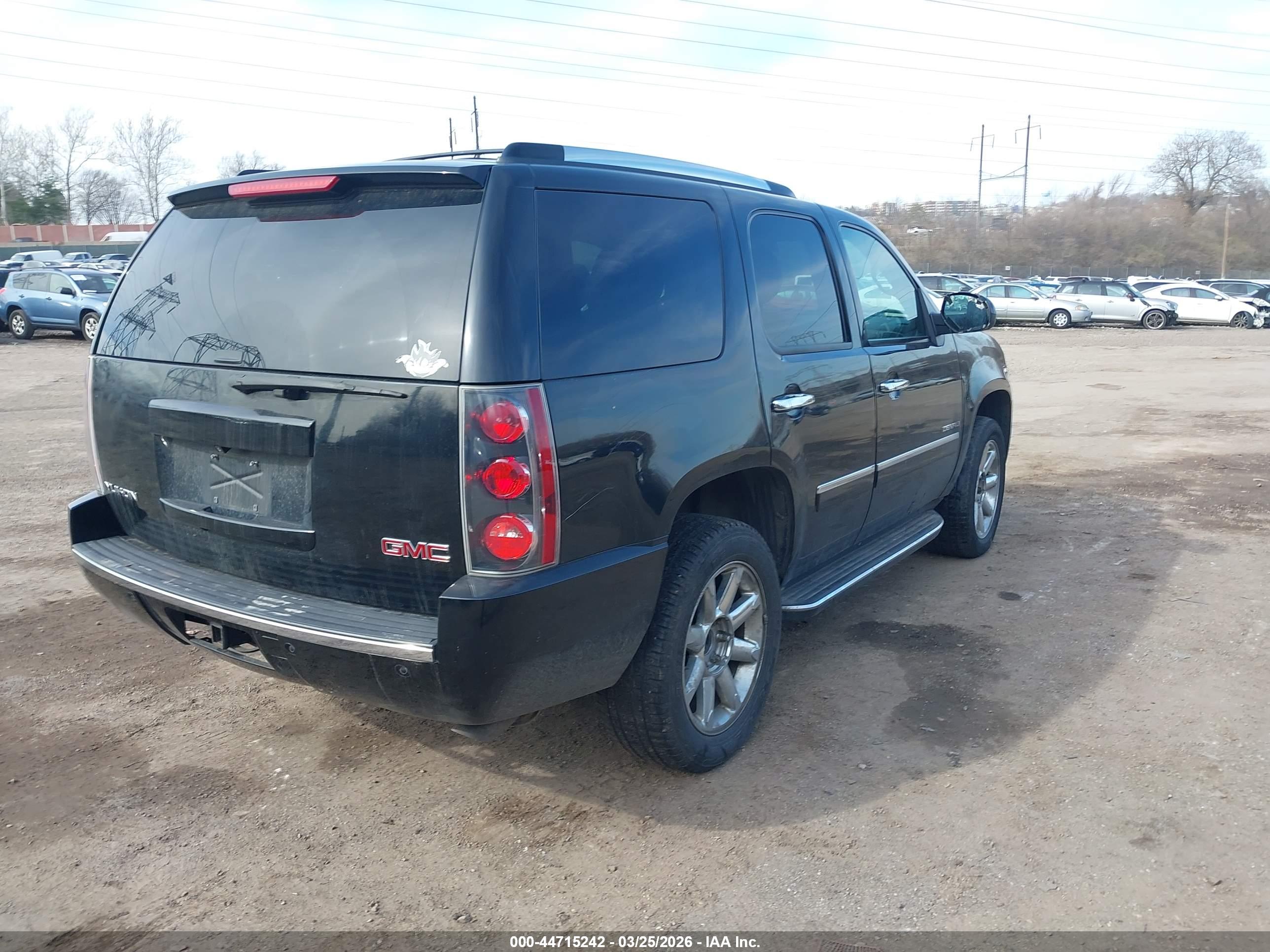 GMC YUKON image 4