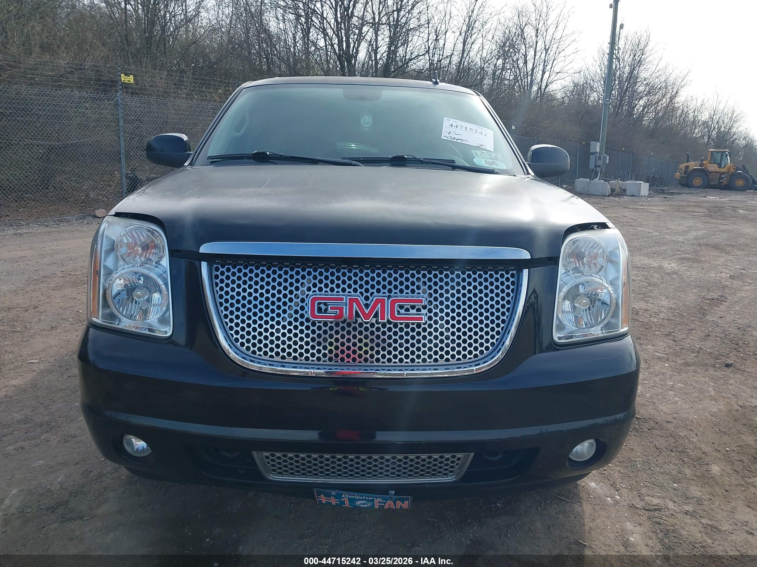 GMC YUKON image 6