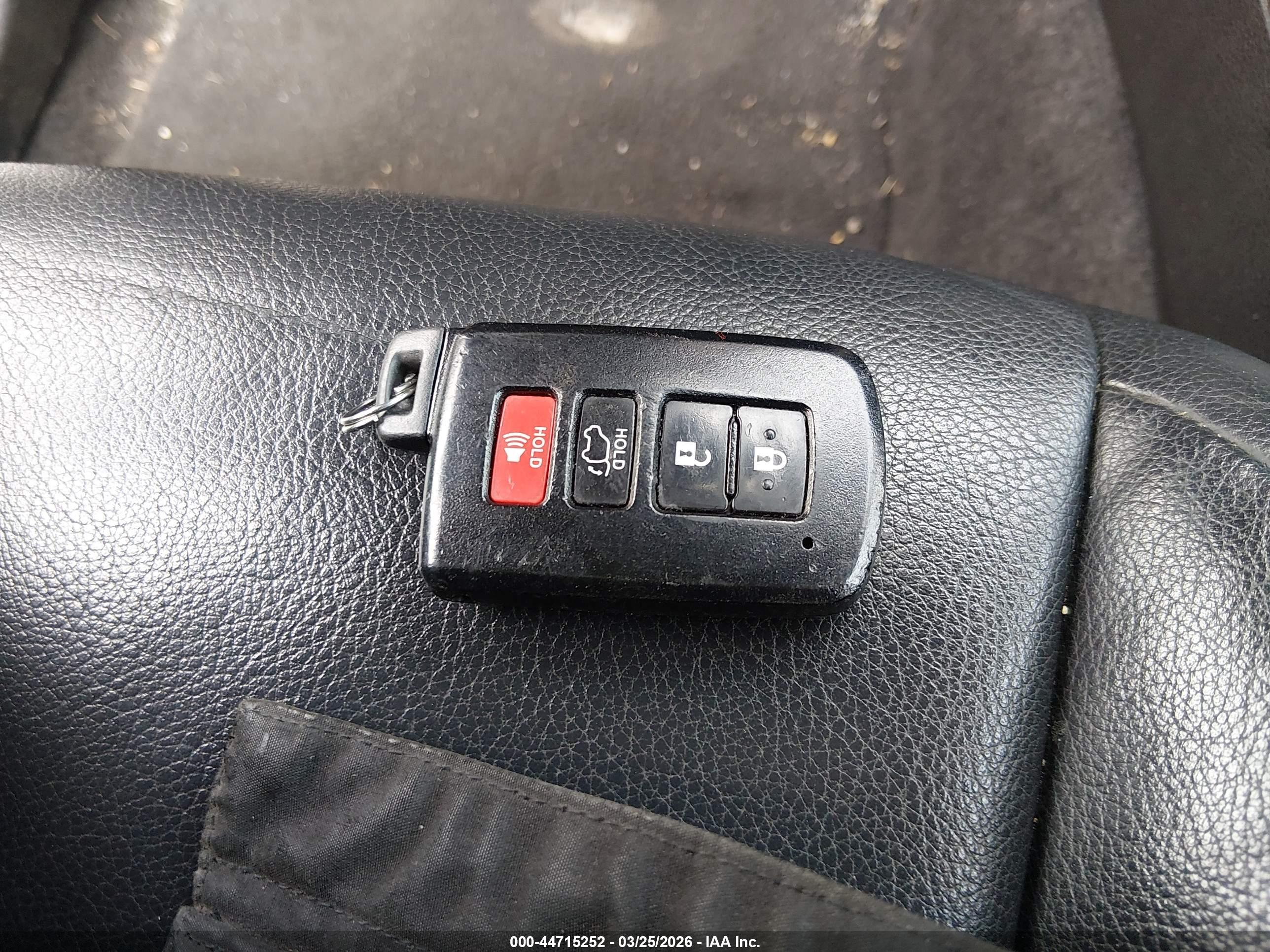 TOYOTA RAV4 image 11