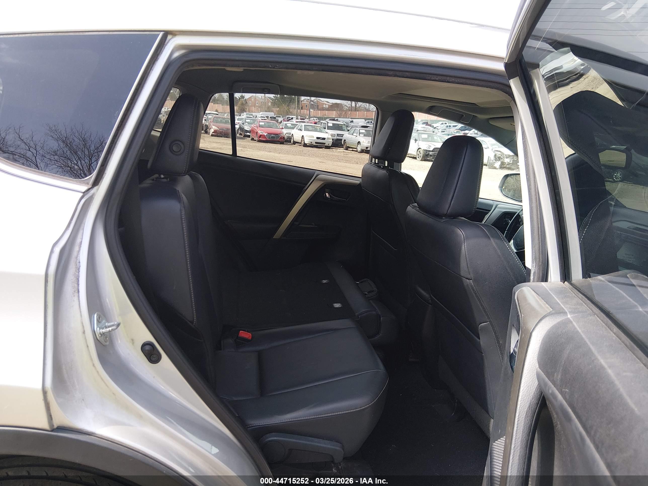 TOYOTA RAV4 image 8