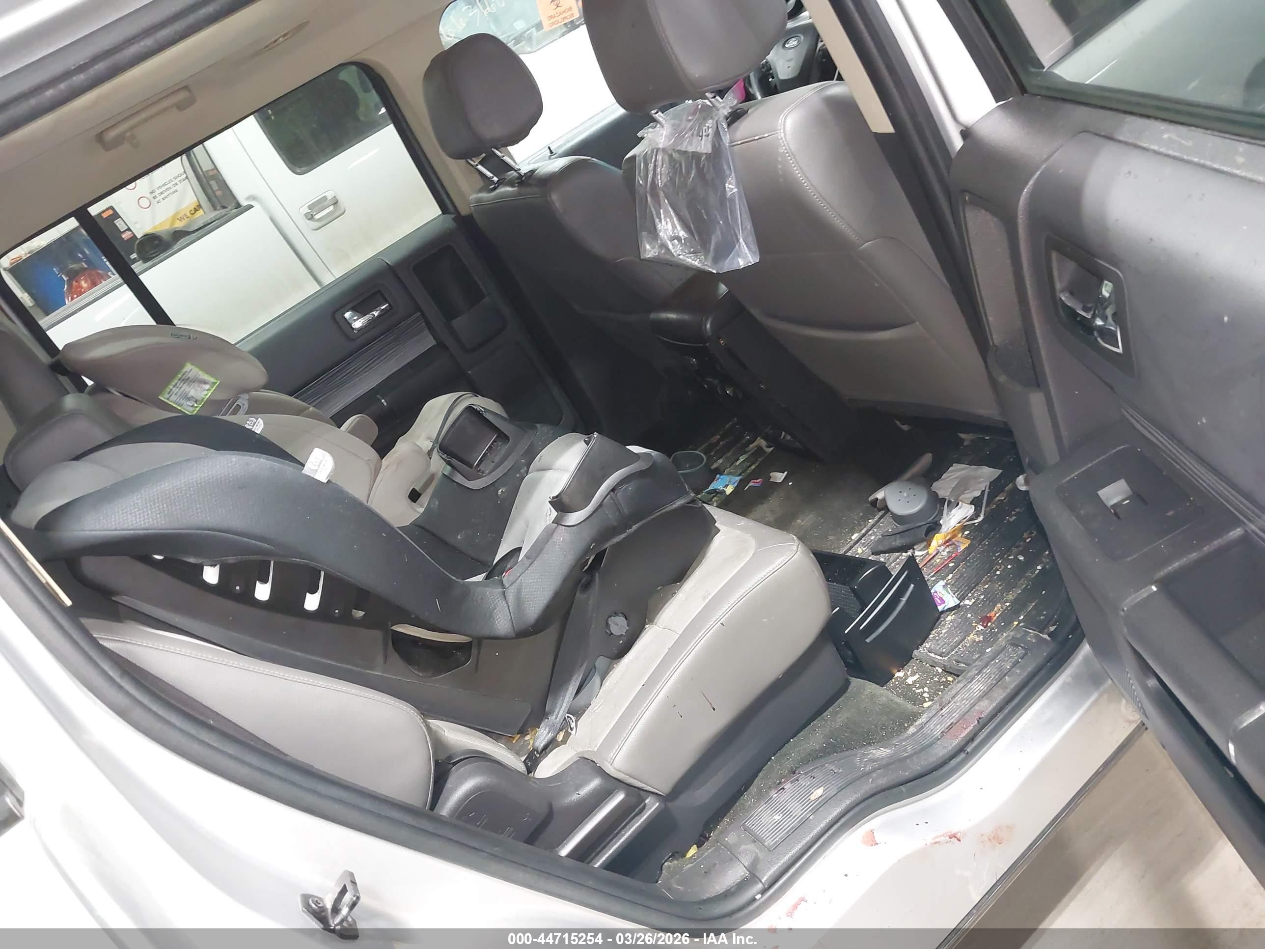 FORD FLEX image 8