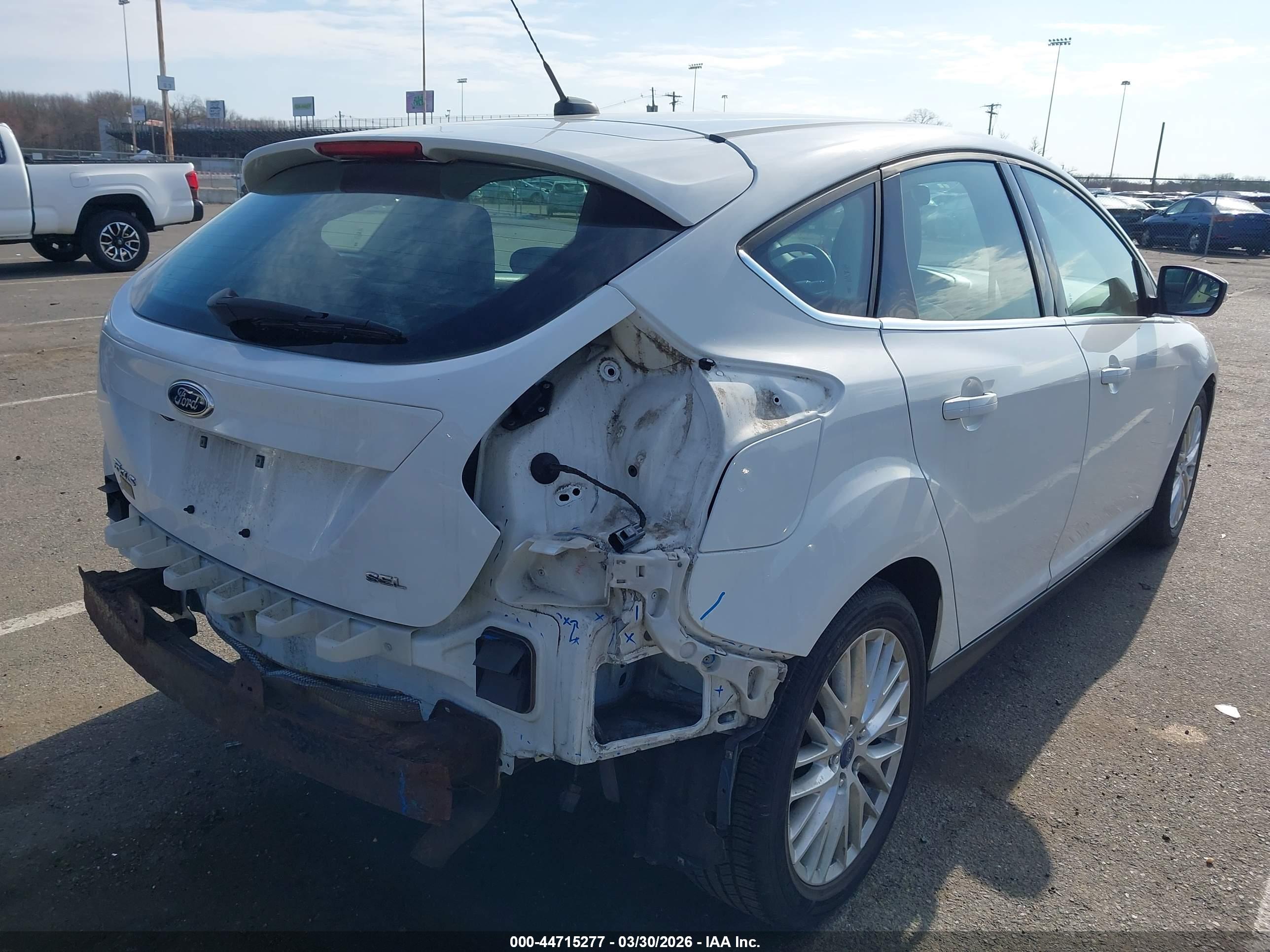 FORD FOCUS image 4